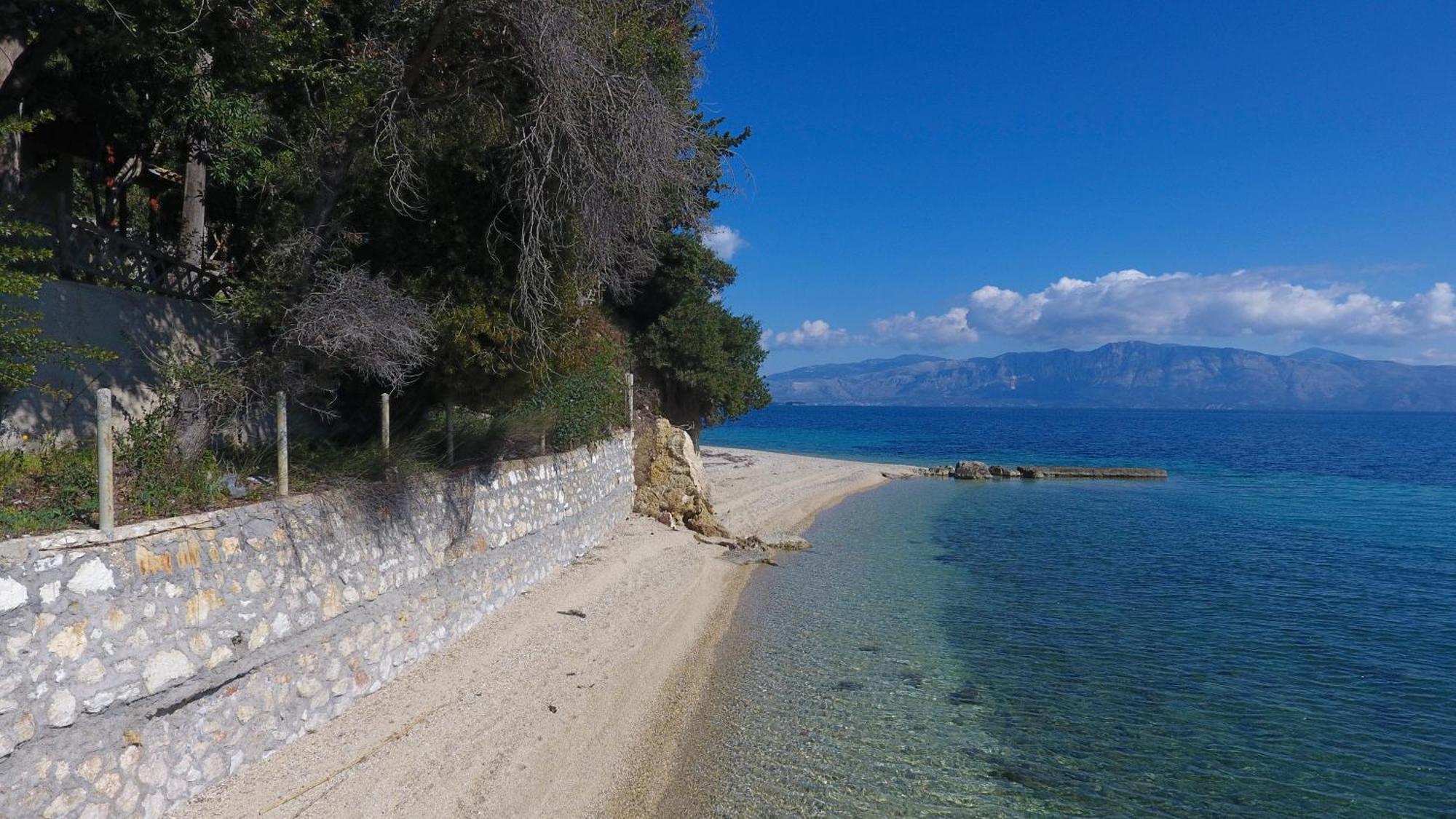 Agoritsa Beachfront With Its Own Pontoon Apartment