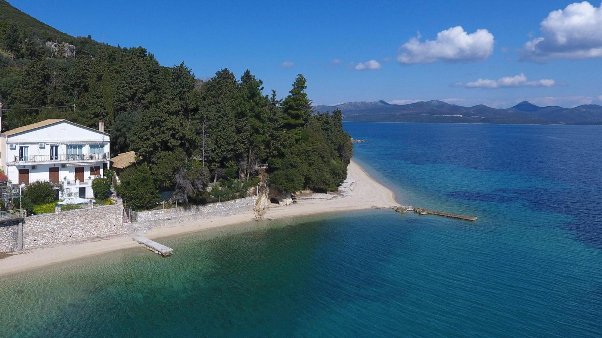 Agoritsa Beachfront With Its Own Pontoon Apartment *