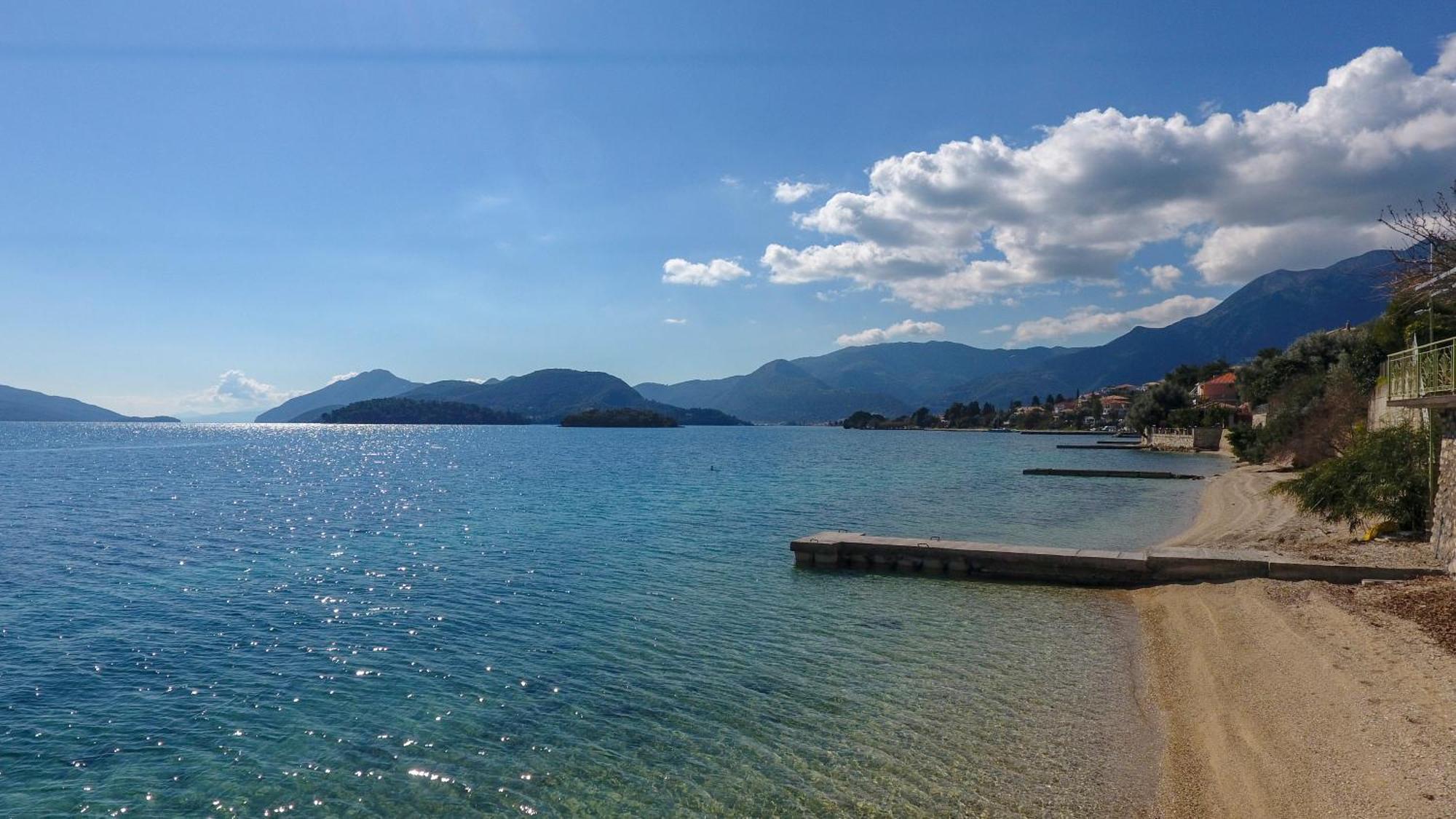 Agoritsa Beachfront With Its Own Pontoon Apartment