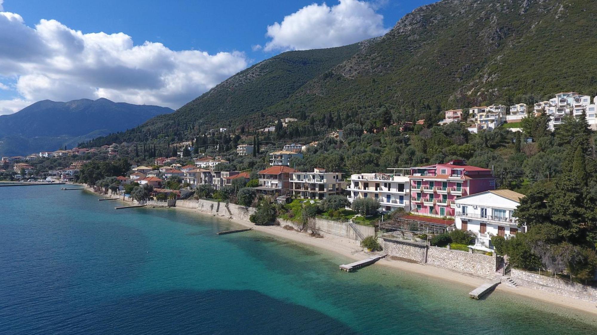 Apartment Agoritsa Beachfront With Its Own Pontoon Nydri (Lefkada)