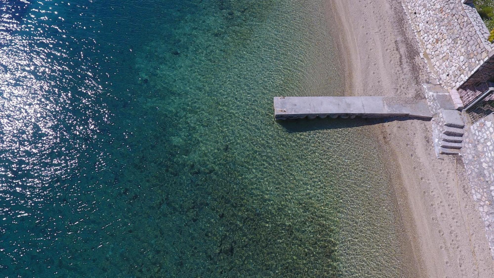 Apartment Agoritsa Beachfront With Its Own Pontoon *