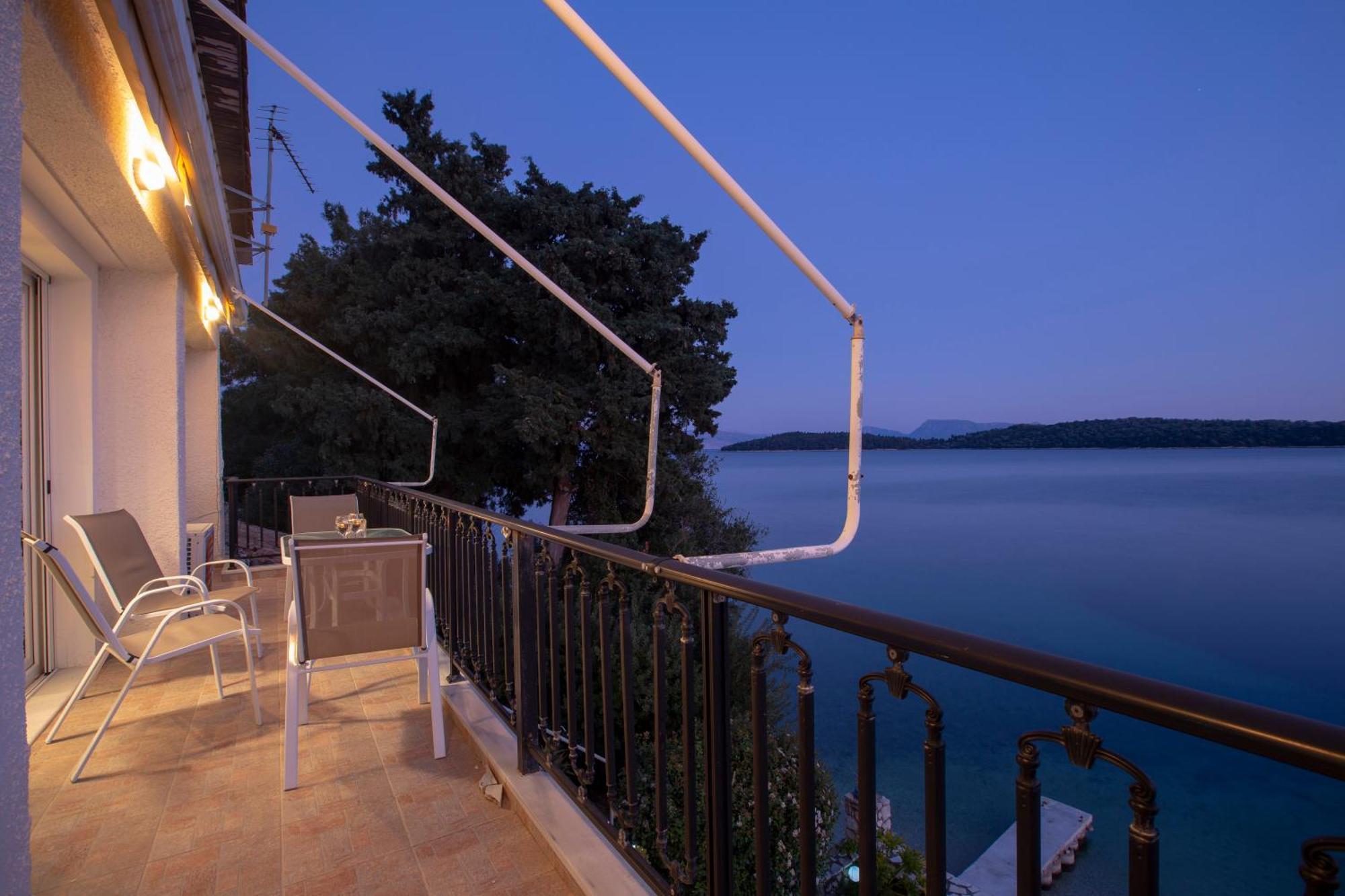 Agoritsa Beachfront With Its Own Pontoon Apartment *