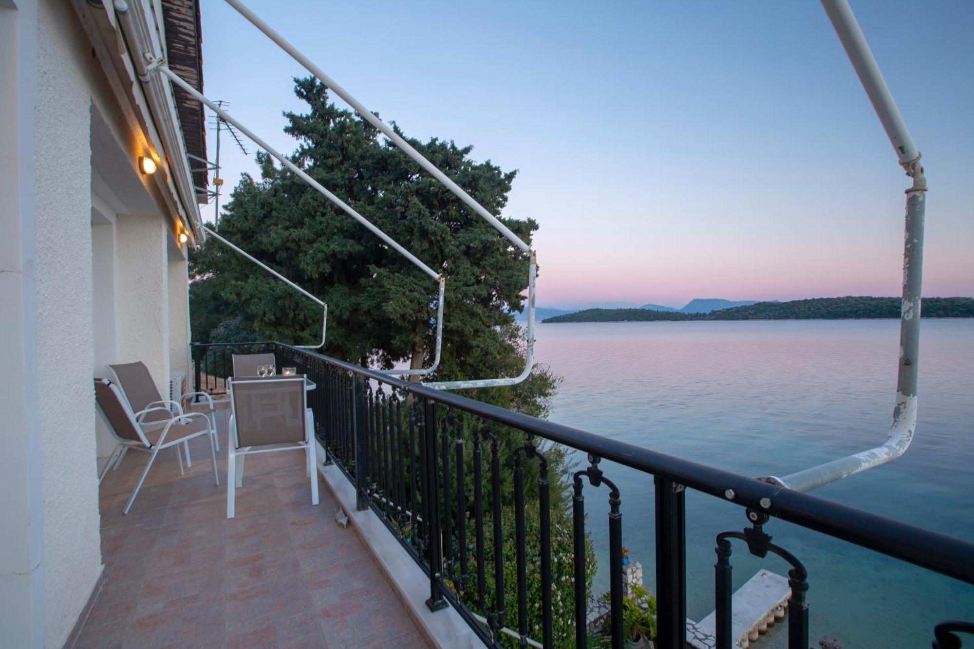 Agoritsa Beachfront With Its Own Pontoon * Nydri (Lefkada)
