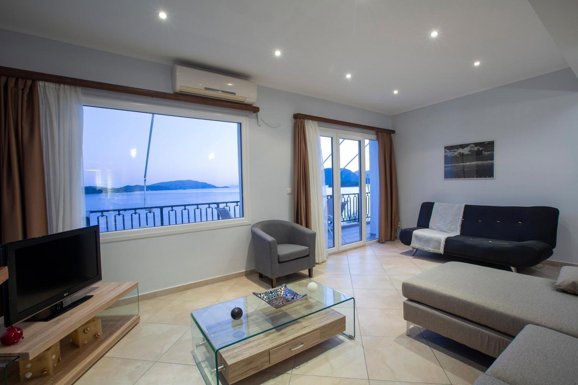 Apartment Agoritsa Beachfront With Its Own Pontoon