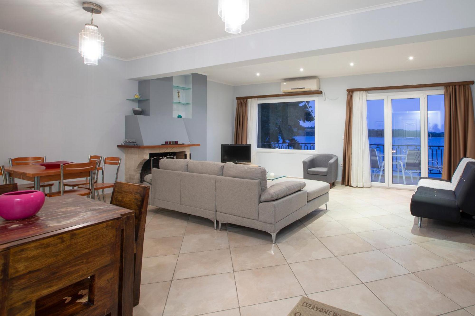 Apartment Agoritsa Beachfront With Its Own Pontoon