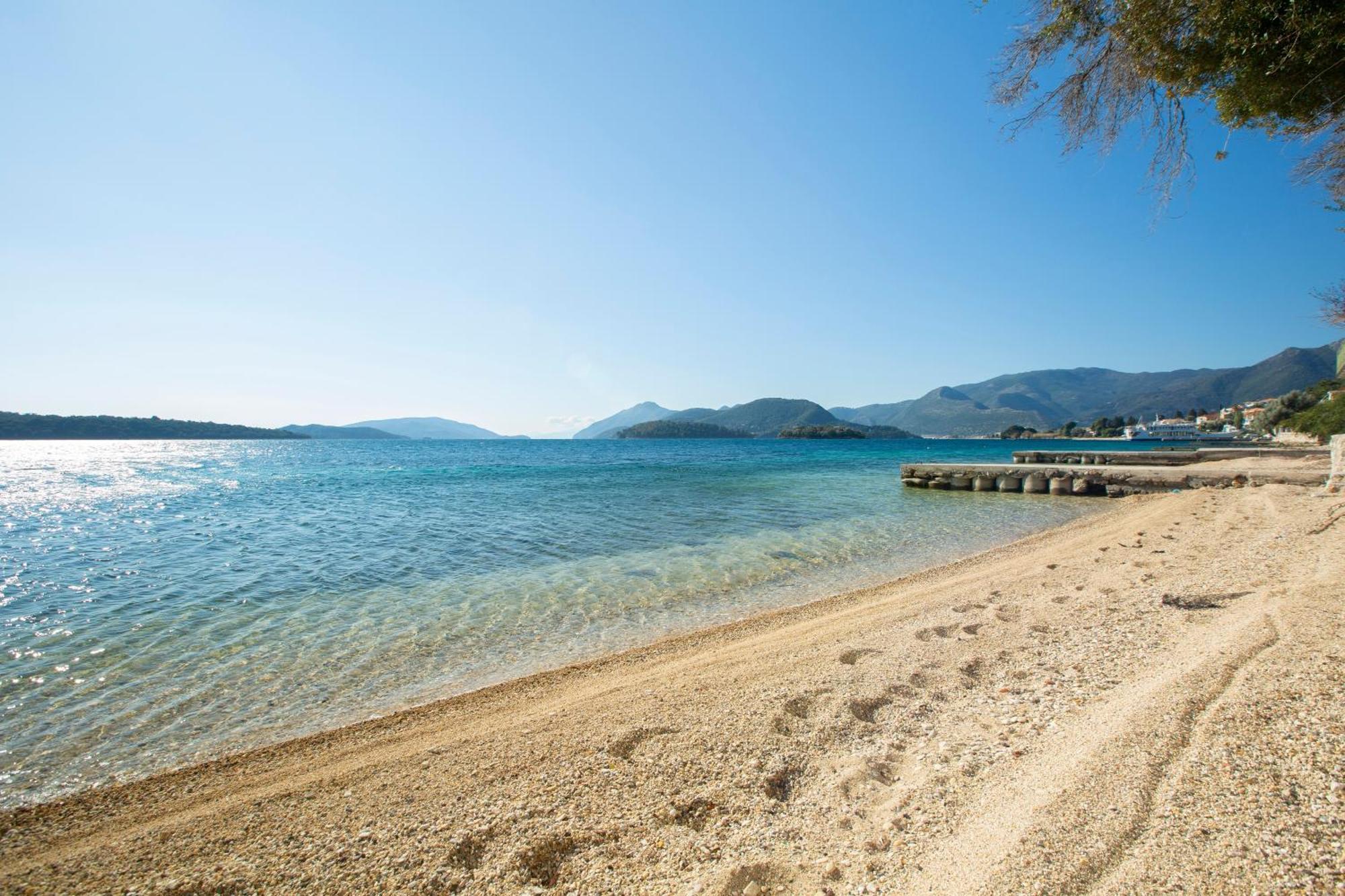 Apartment Agoritsa Beachfront With Its Own Pontoon *