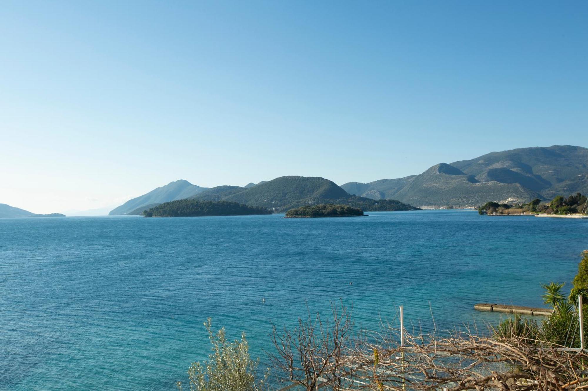 Apartment Agoritsa Beachfront With Its Own Pontoon *