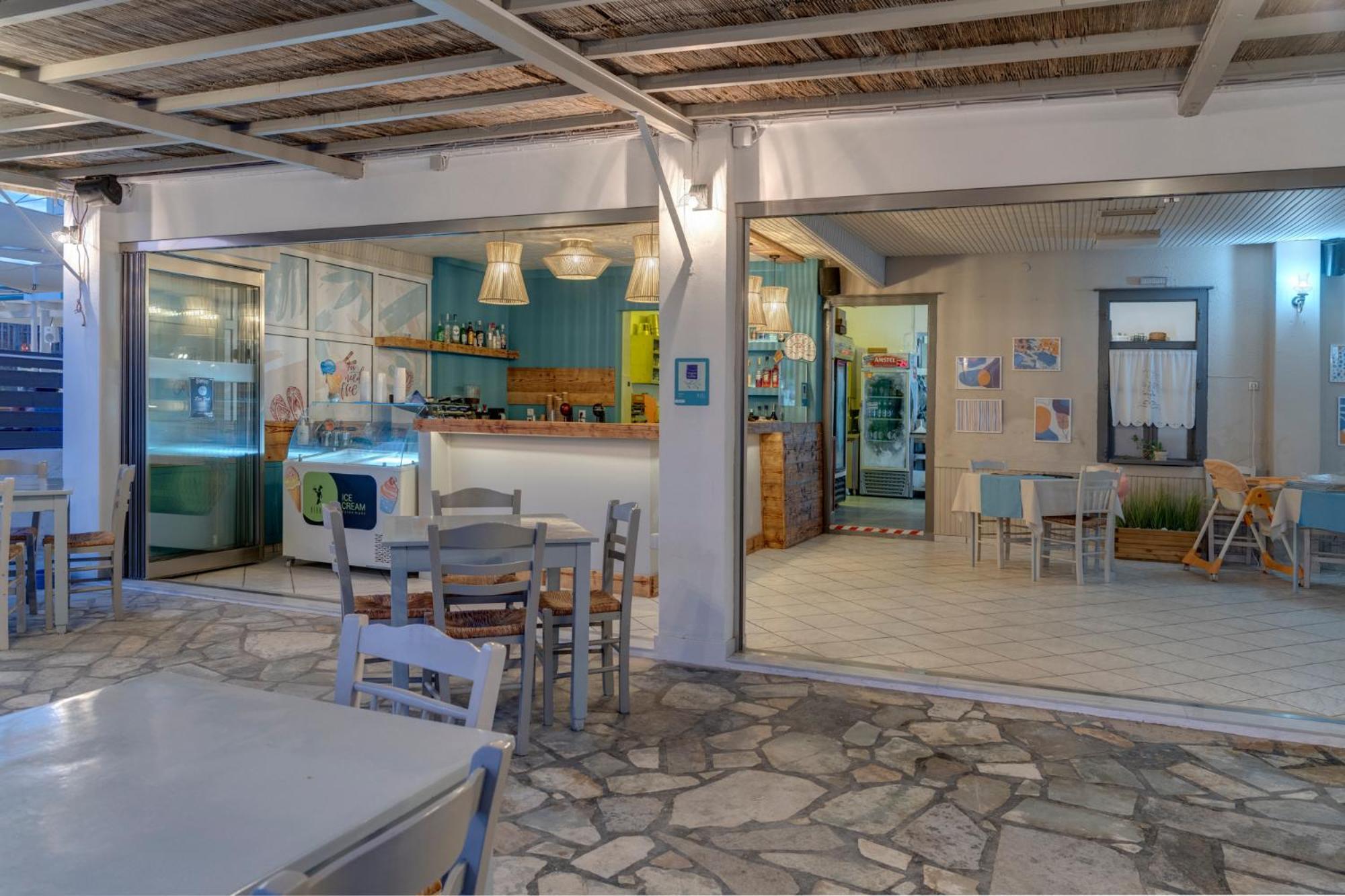 Kamelo Vari (Syros)