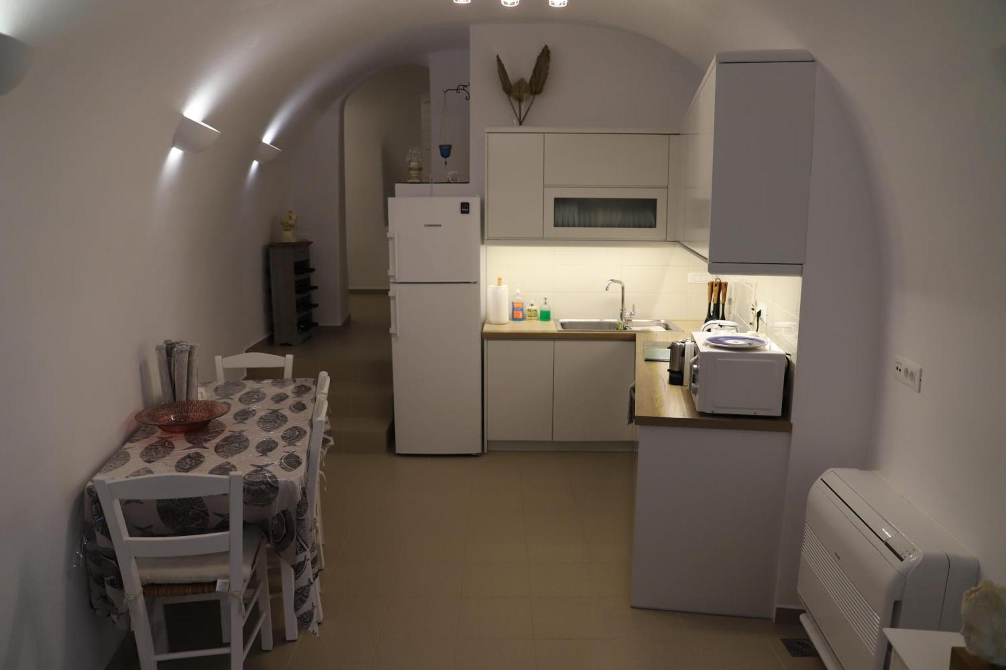 Santorini Cave Holiday home Exo Gonia