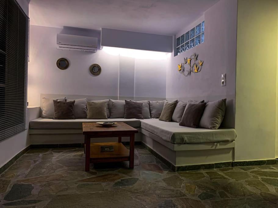 Verros Suite: Private In Unique Pool *
