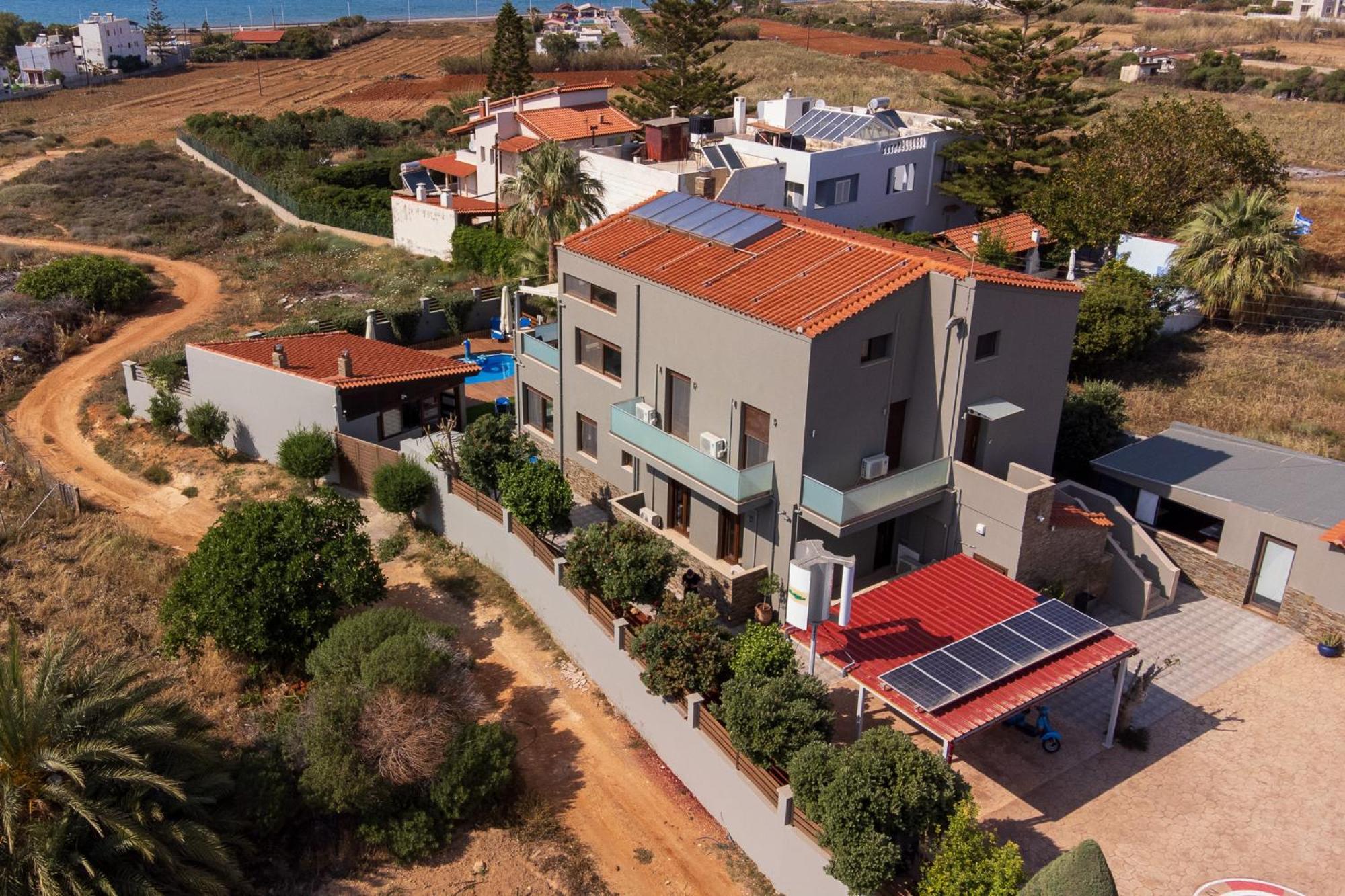 A Cozy Eco By The Sea