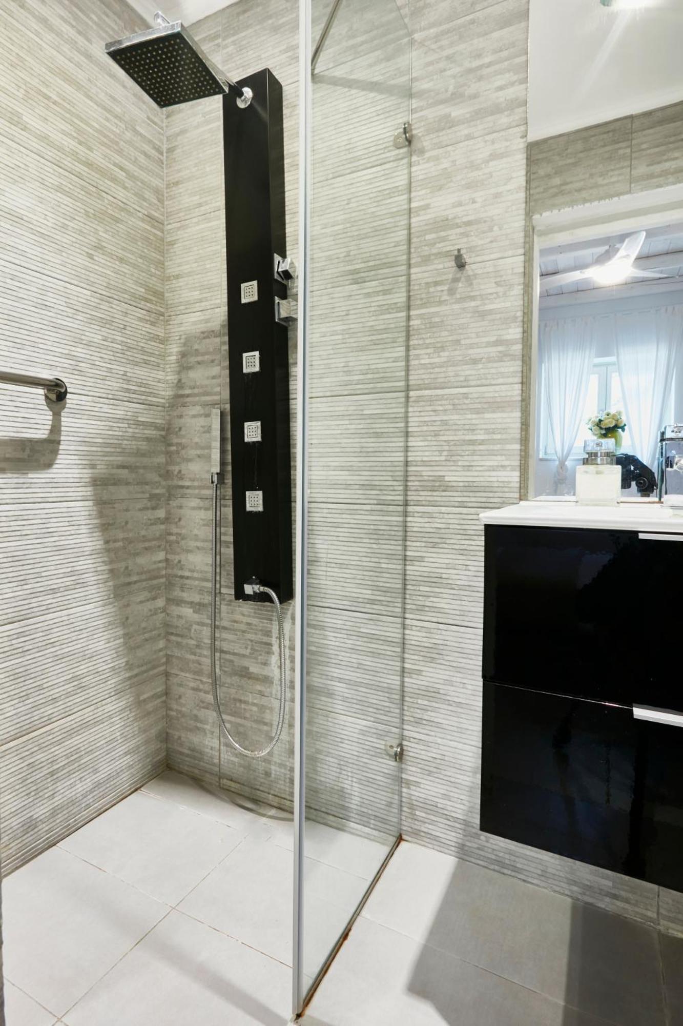 Luxury In 2 *
