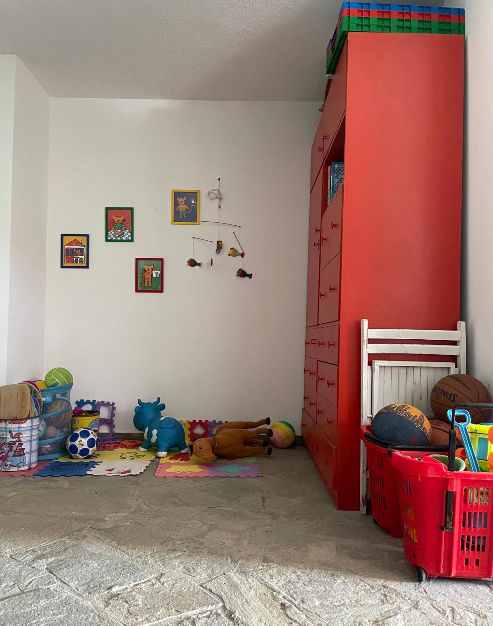 The Yellow Apartment *