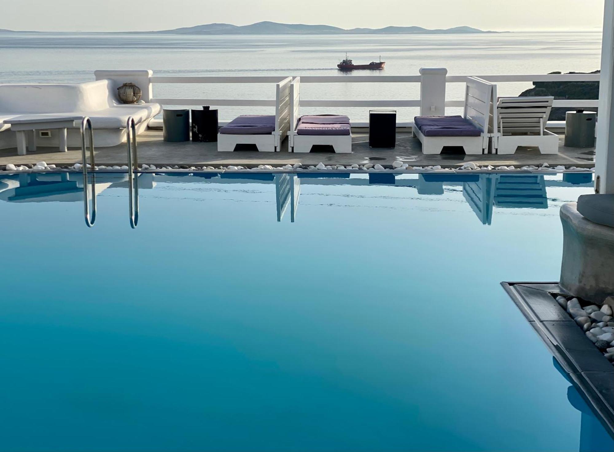 Aparthotel Flaskos Suites And More