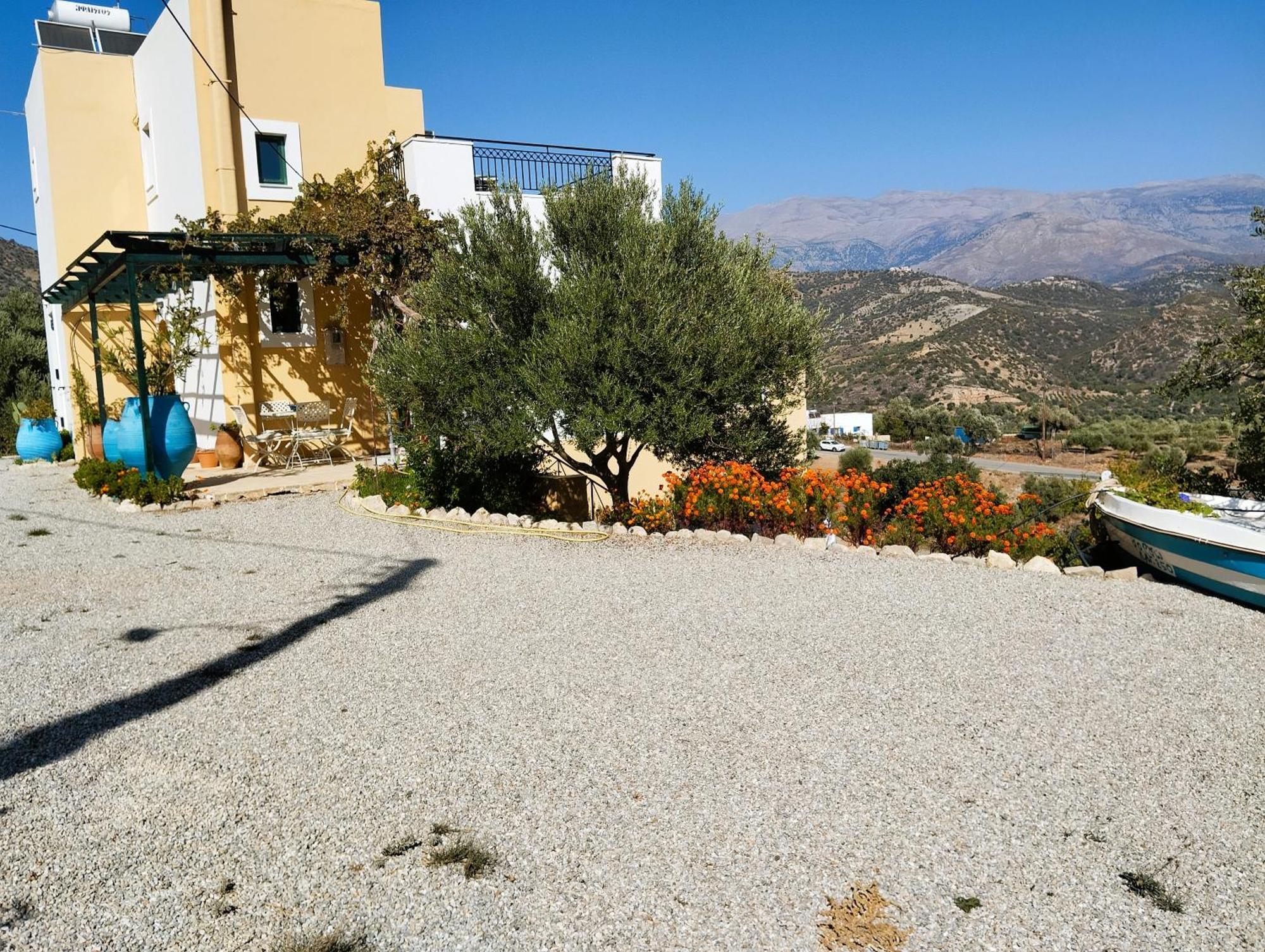 το σπίτι που σε ταξιδεύει Holiday home Agia Galini (Crete)