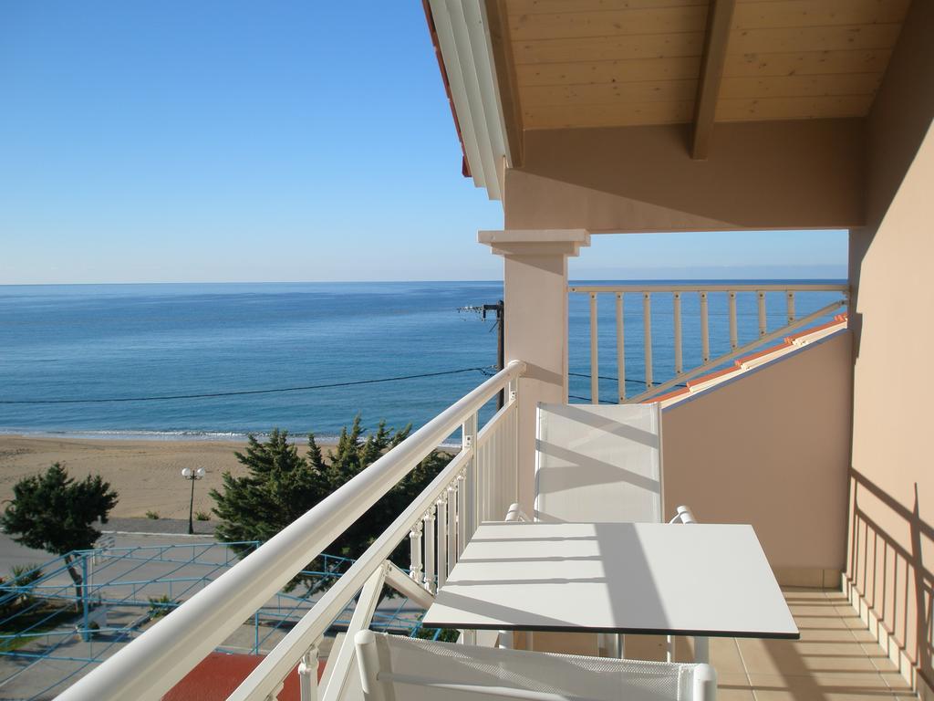 Whitesands Paralia Vrachou