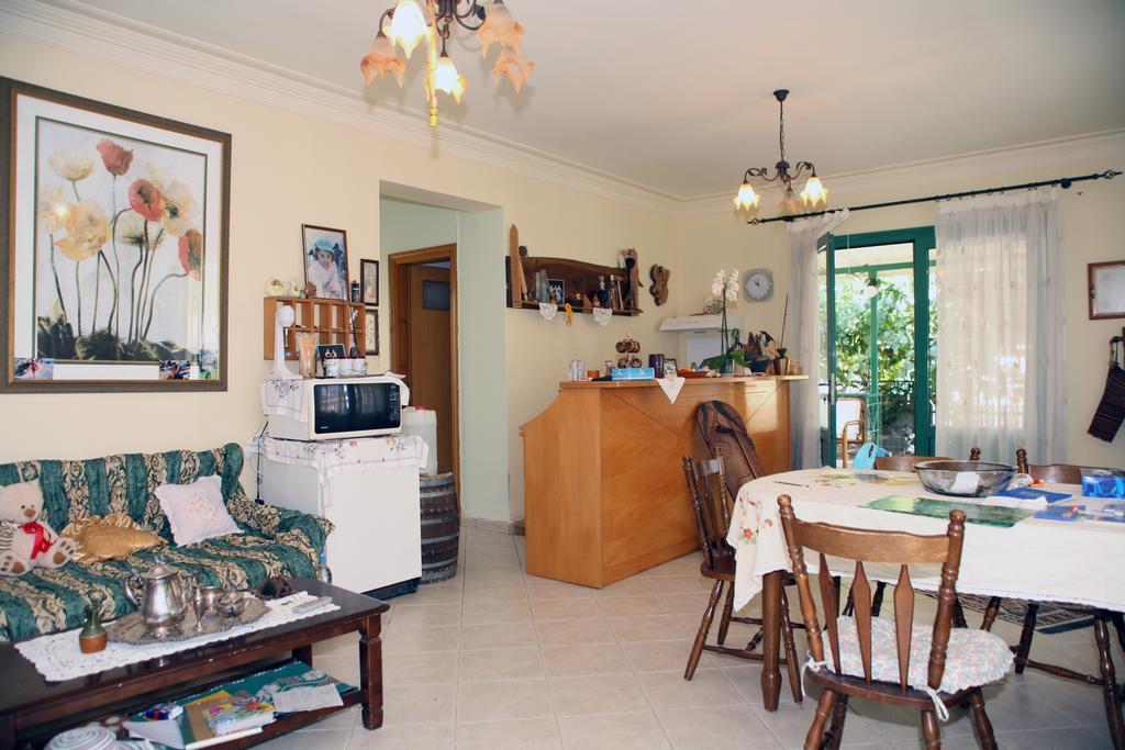 Lenia Aparthotel 2*