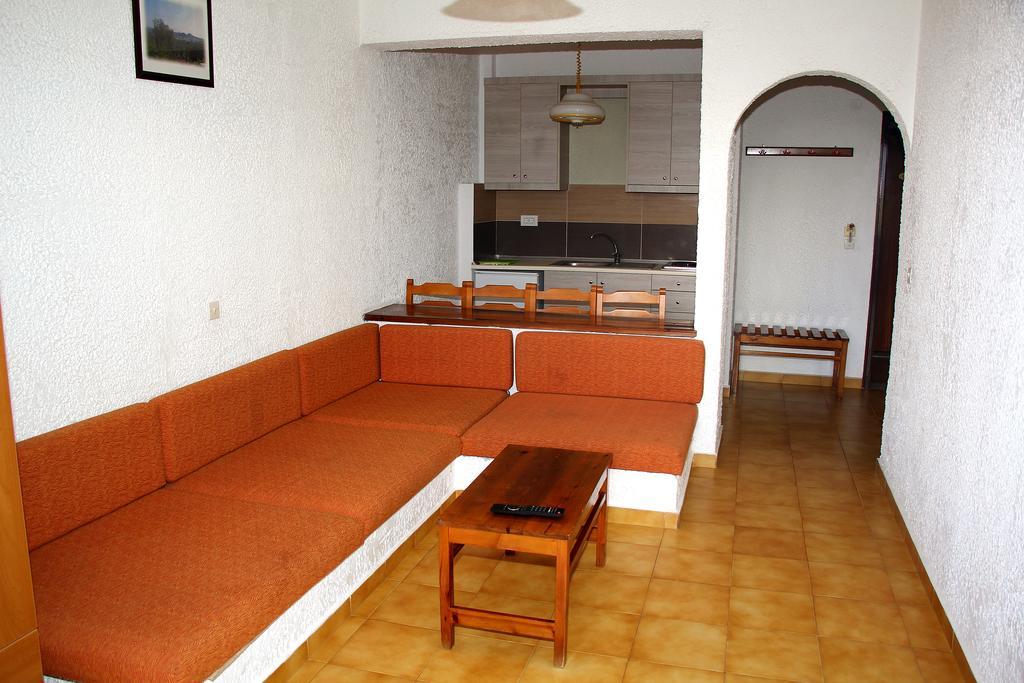 Karavos 2* Archangelos (Rhodes)