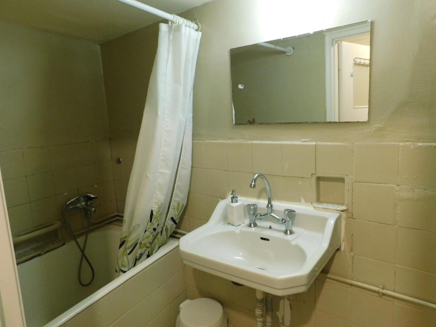 Efrosini's Semi-basement Apartment *