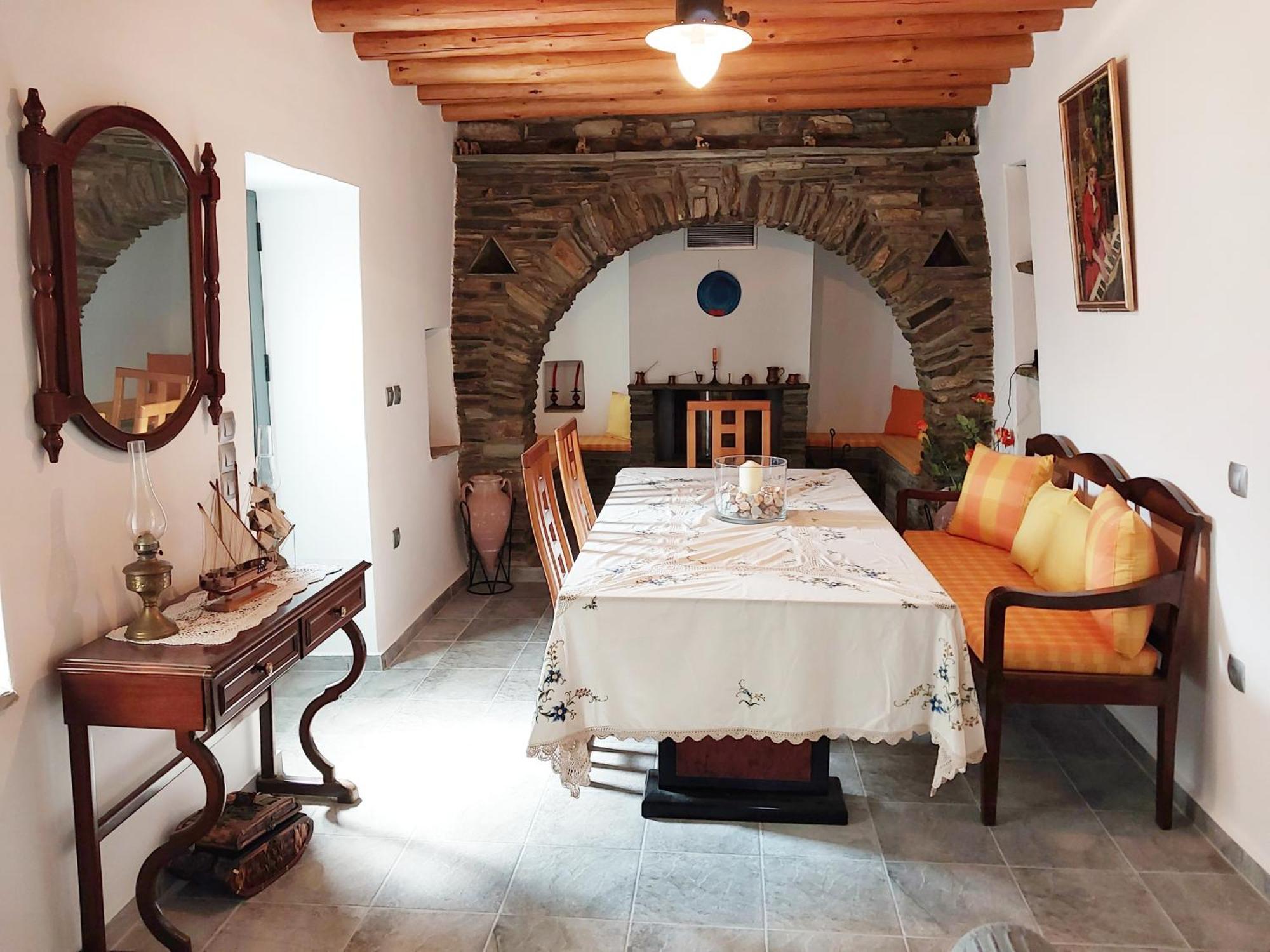 Holiday home Nektaria's Stone House Andros Town
