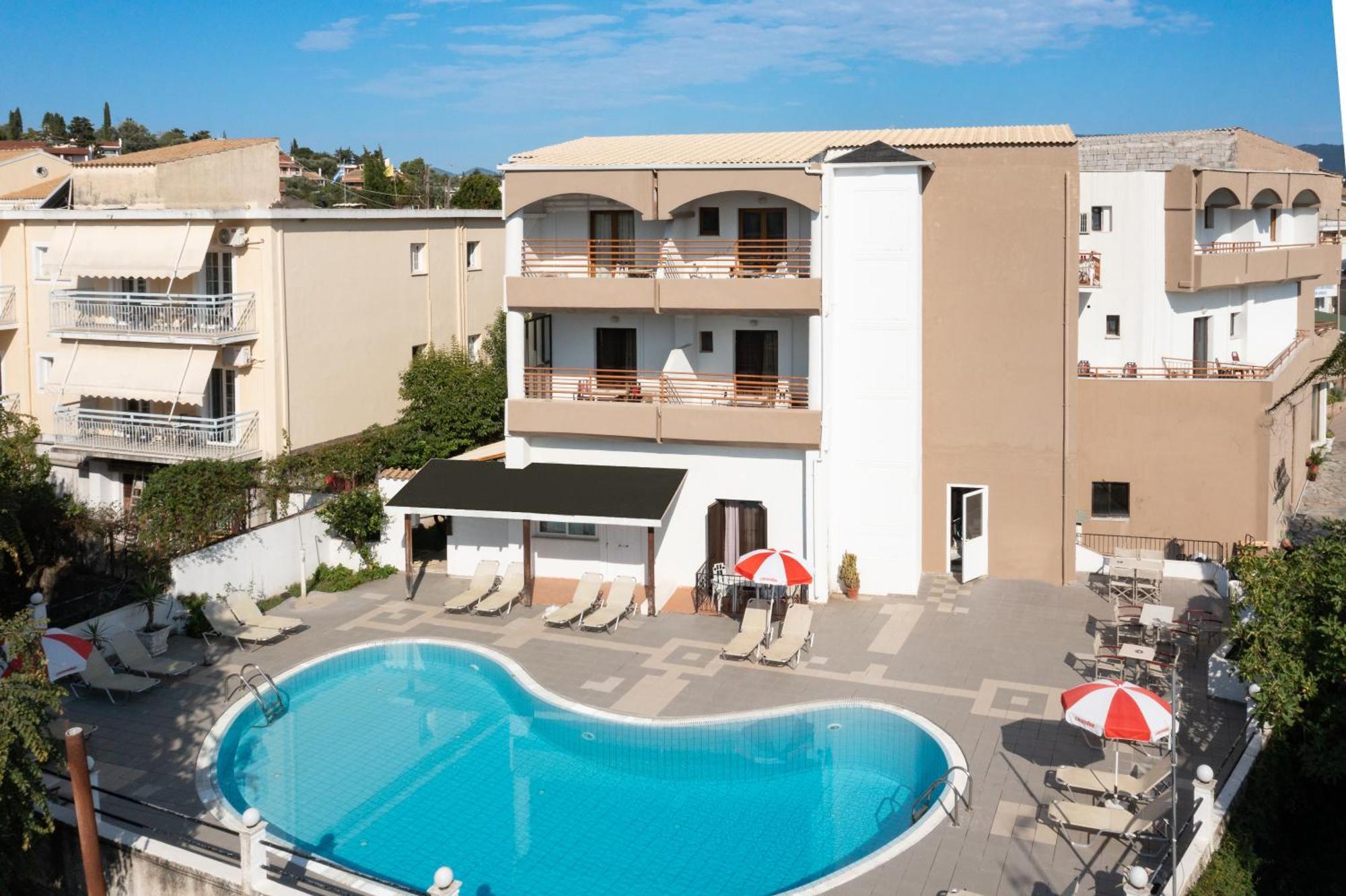 Louvre Hotel 3*