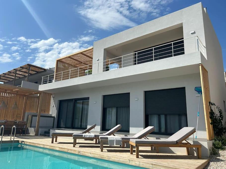 Seaside Villa: Private Pool, Mountain View For 6 * Pogonia