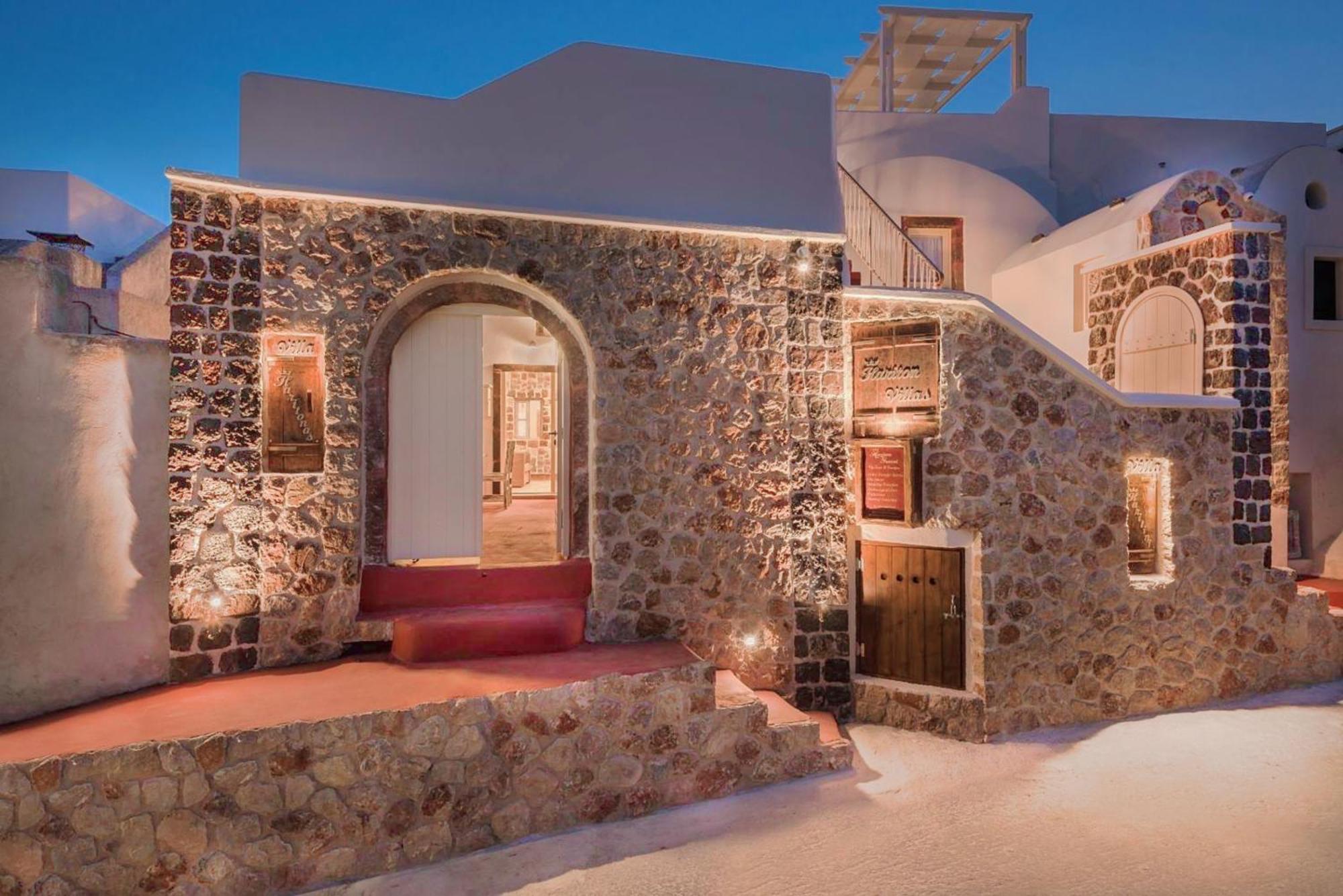 Luxury Hariton Villa Emporio (Santorini)