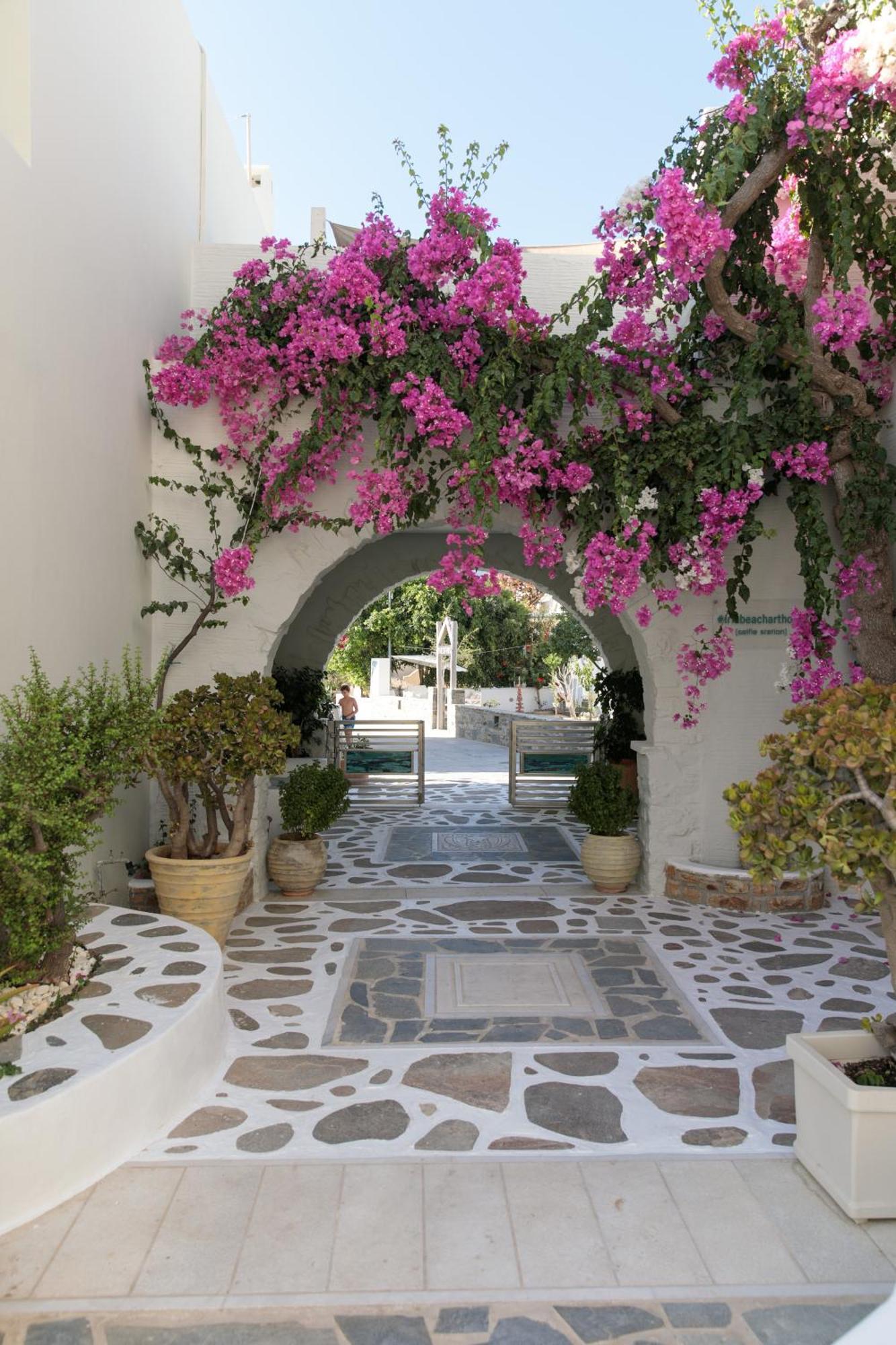 Iria Art Hotel 4*