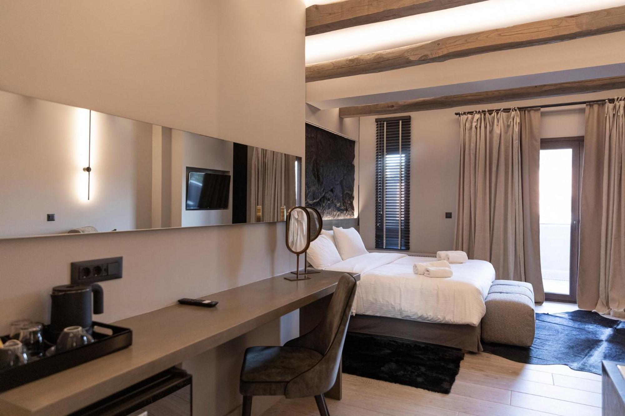 Anesis 3*