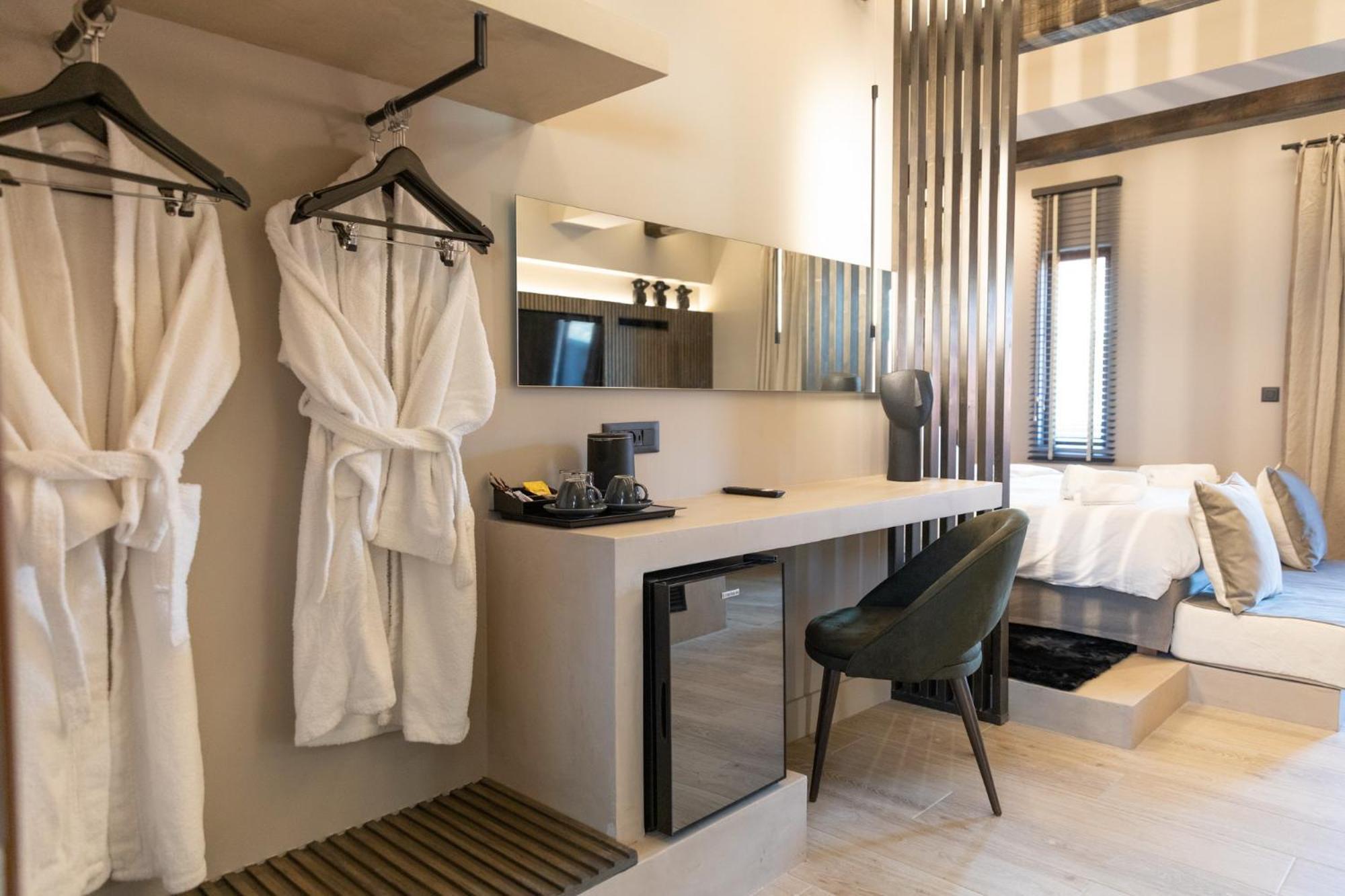 Anesis Hotel 3*