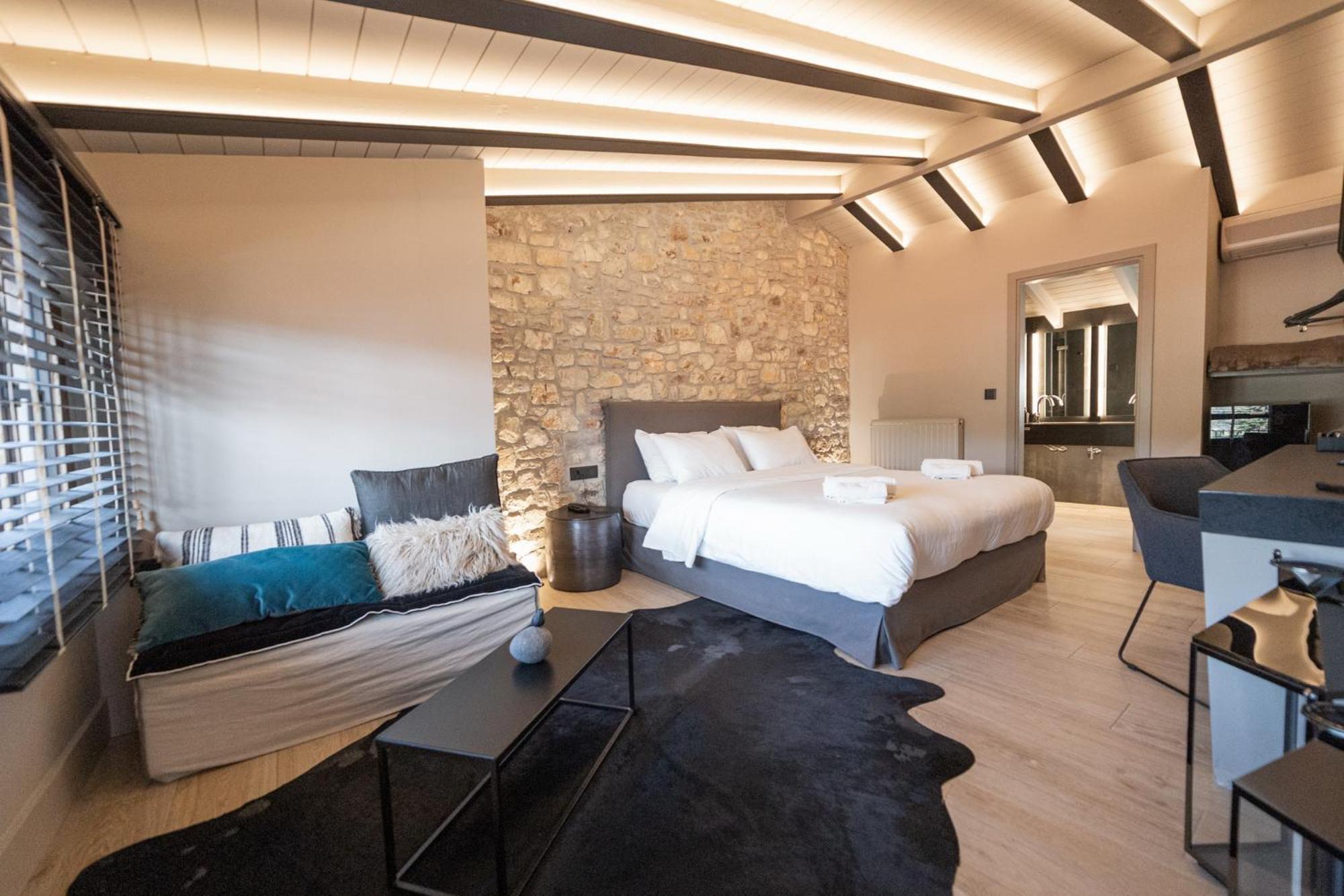 Anesis Hotel 3*