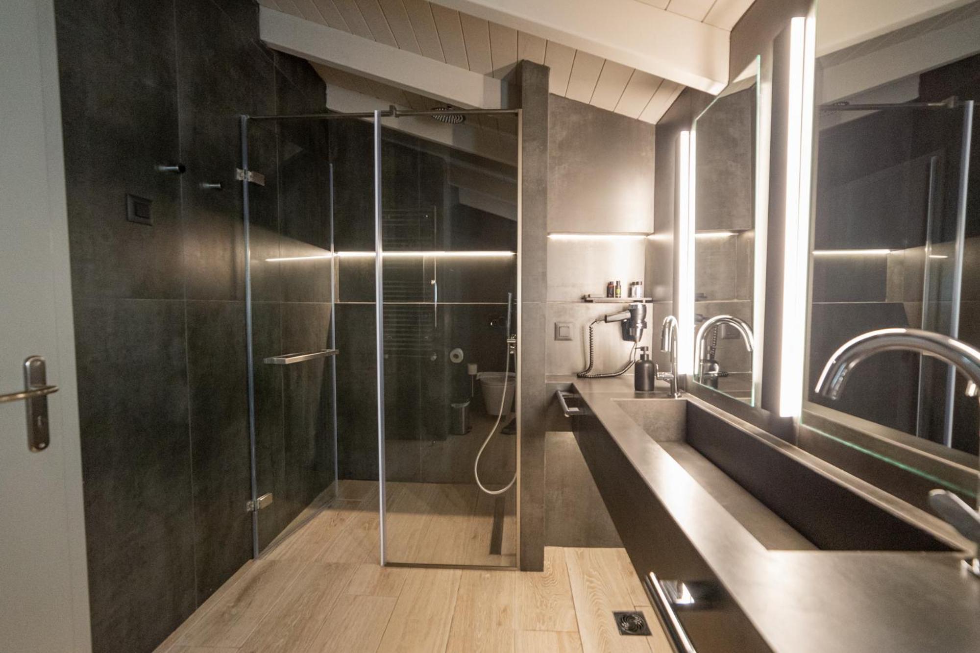 Anesis Hotel 3*