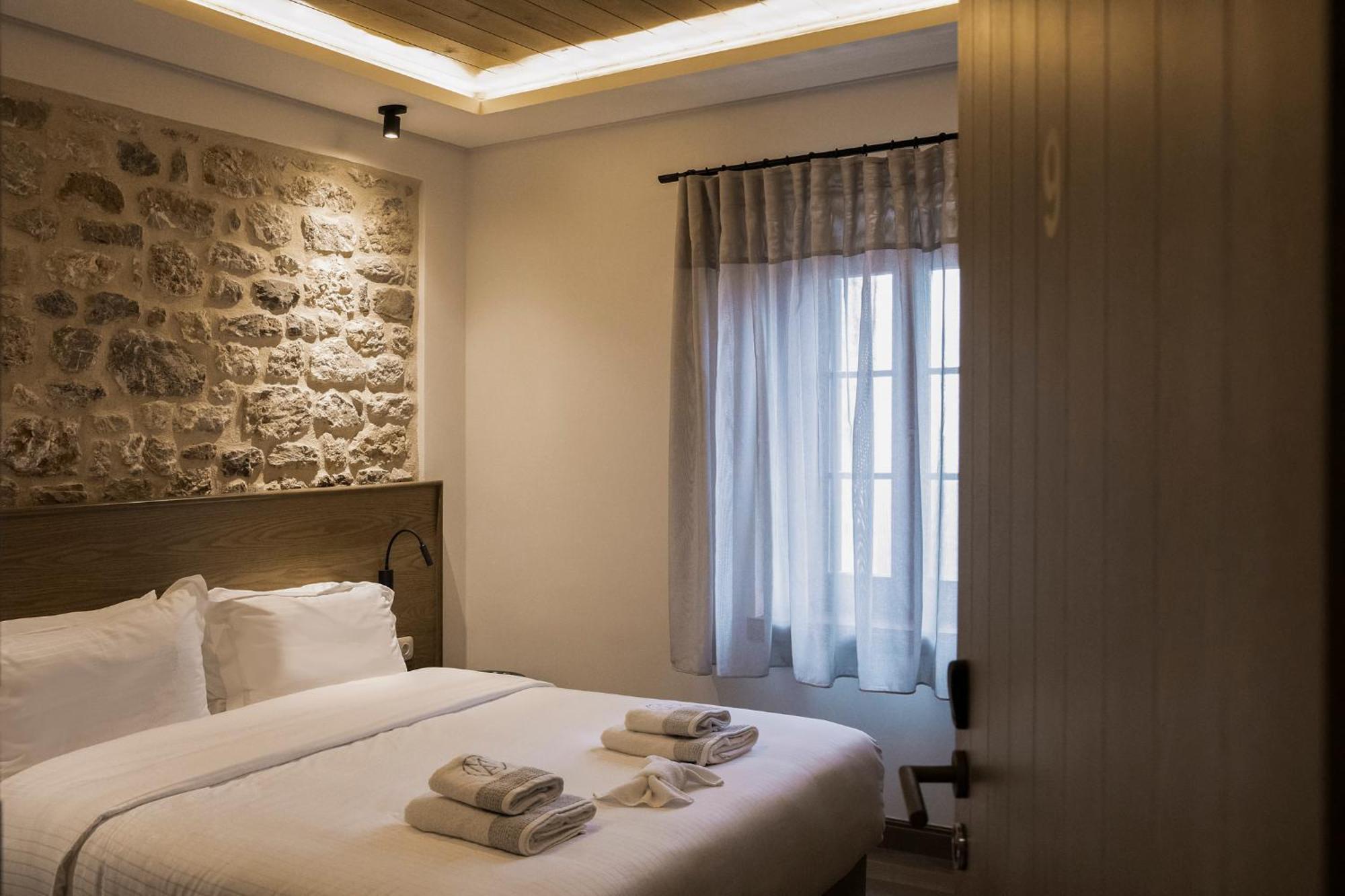 μikri Arktos Boutique