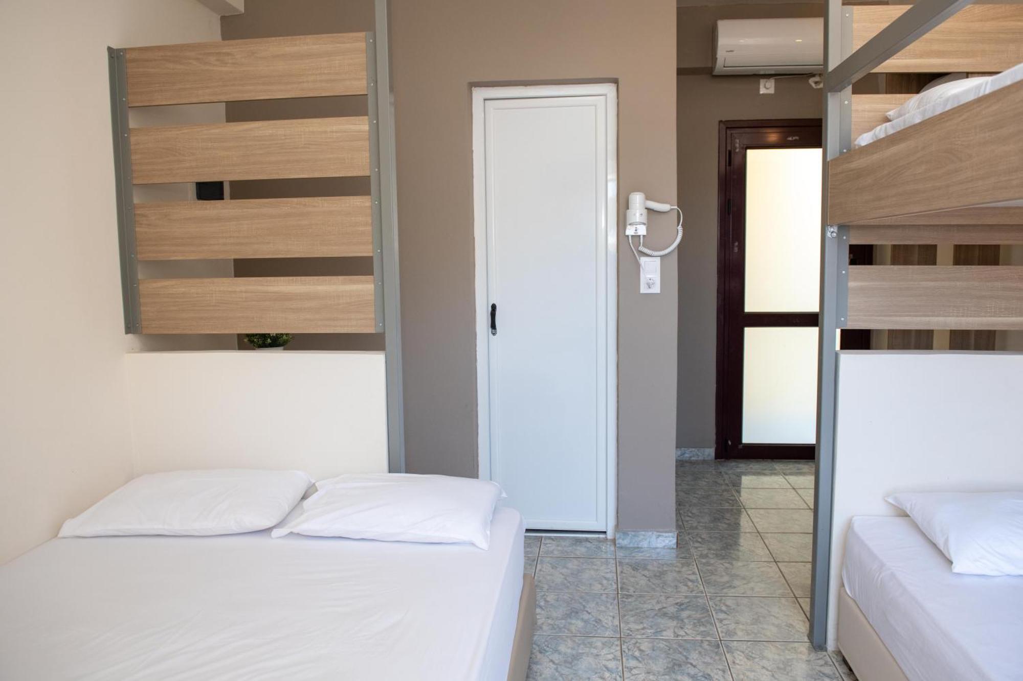 Tota Marinou Hotel Agioi Apostoloi (Evia)