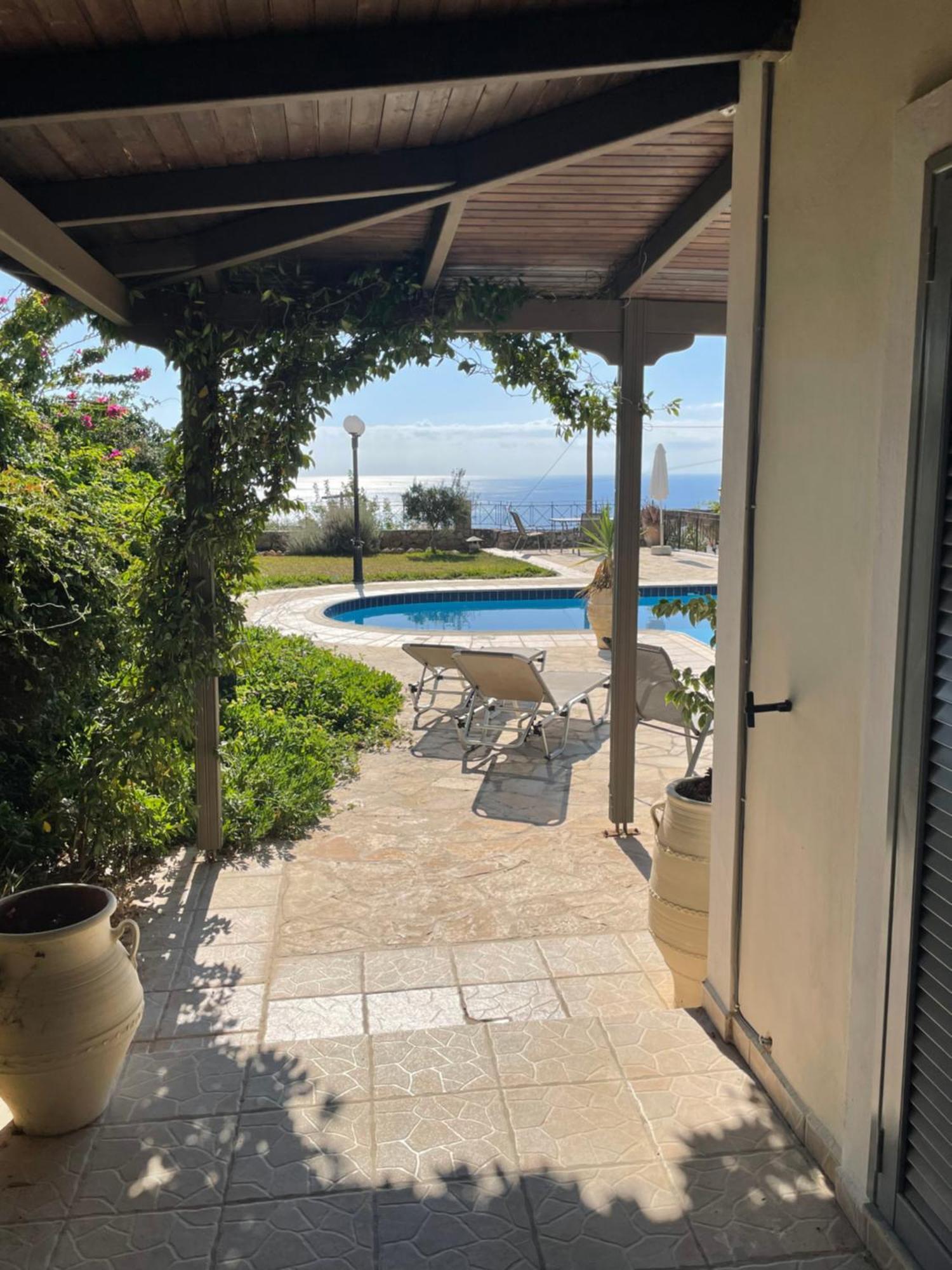 Eleni Villa Lakithra