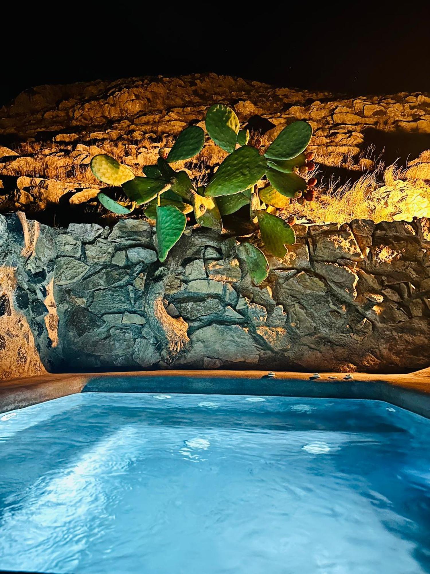 Canava In Santorini Emporio (Santorini)