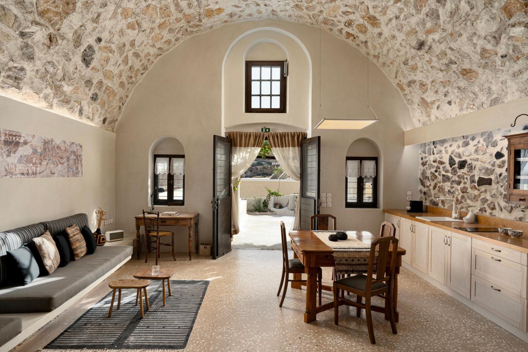 Canava In Santorini Emporio (Santorini)