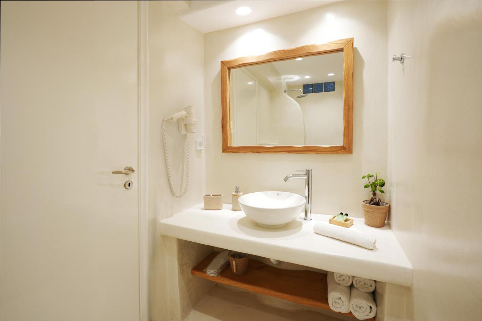 Zas Studios * Naxos City
