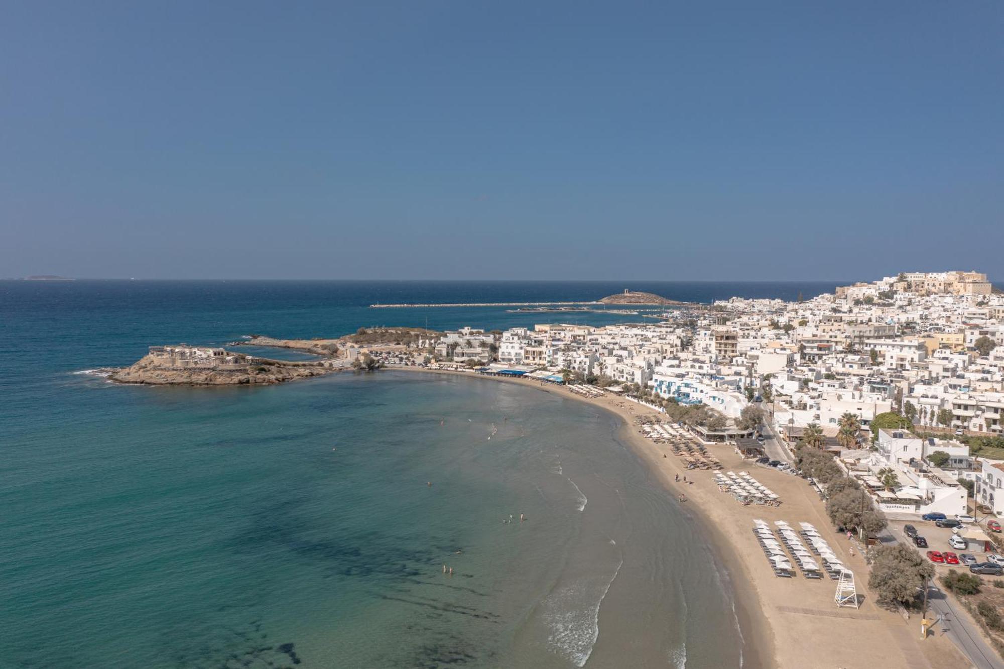 Naxos 3*