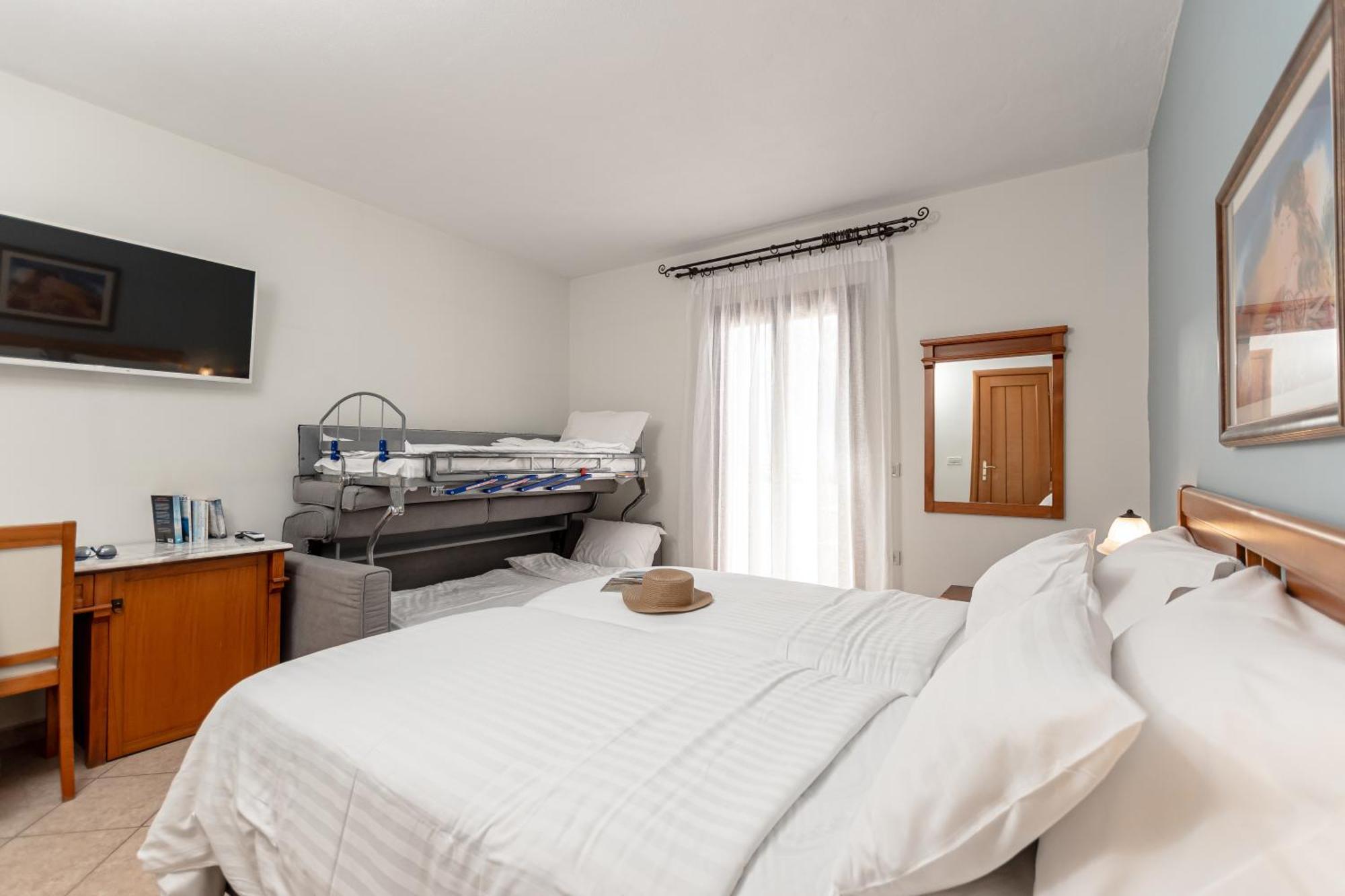 Naxos Hotel 3*