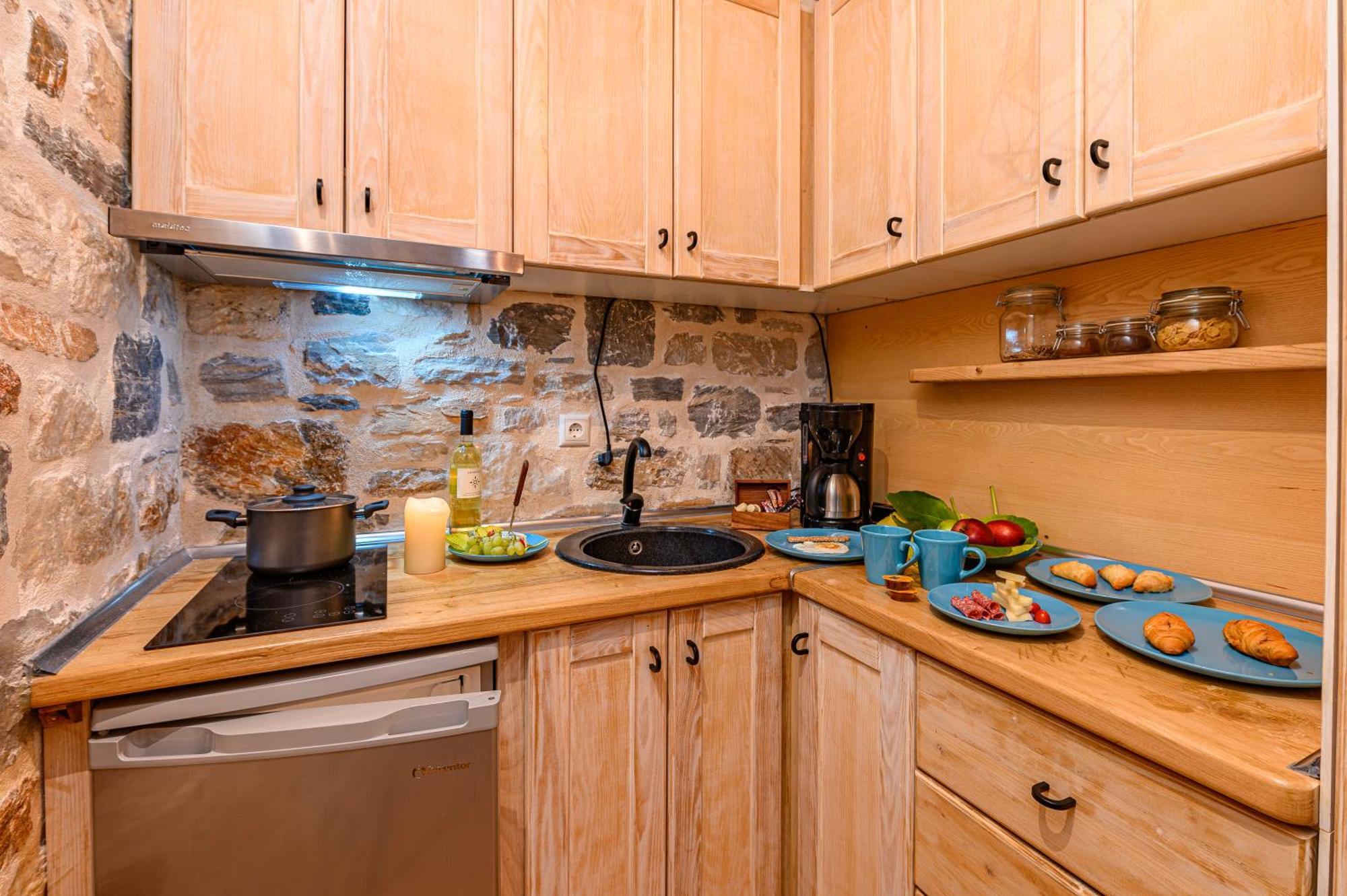 Apartment Mple Feggari *