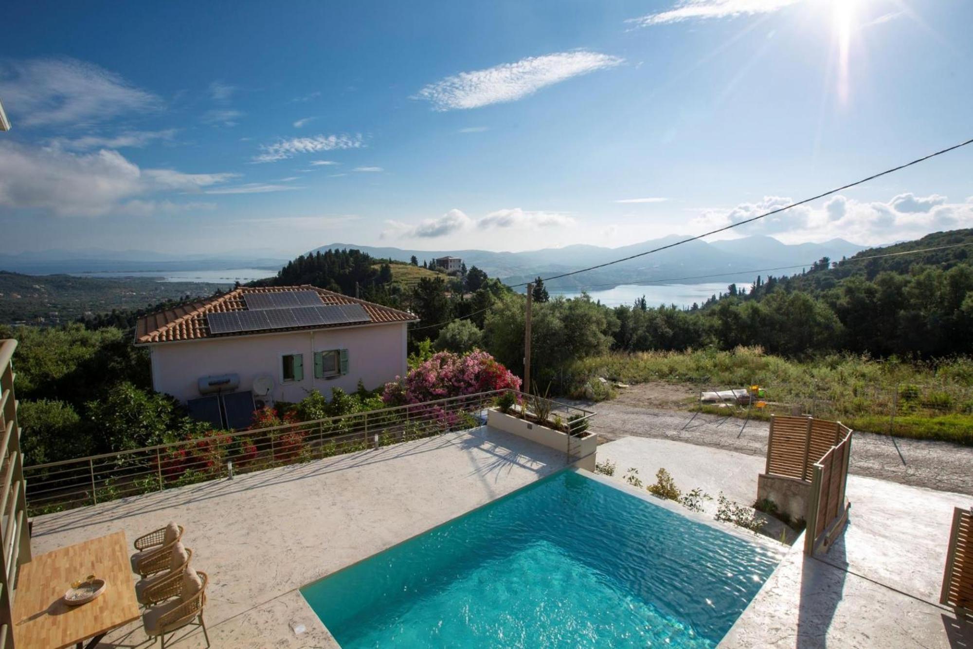 Veramente With Sea View Villa