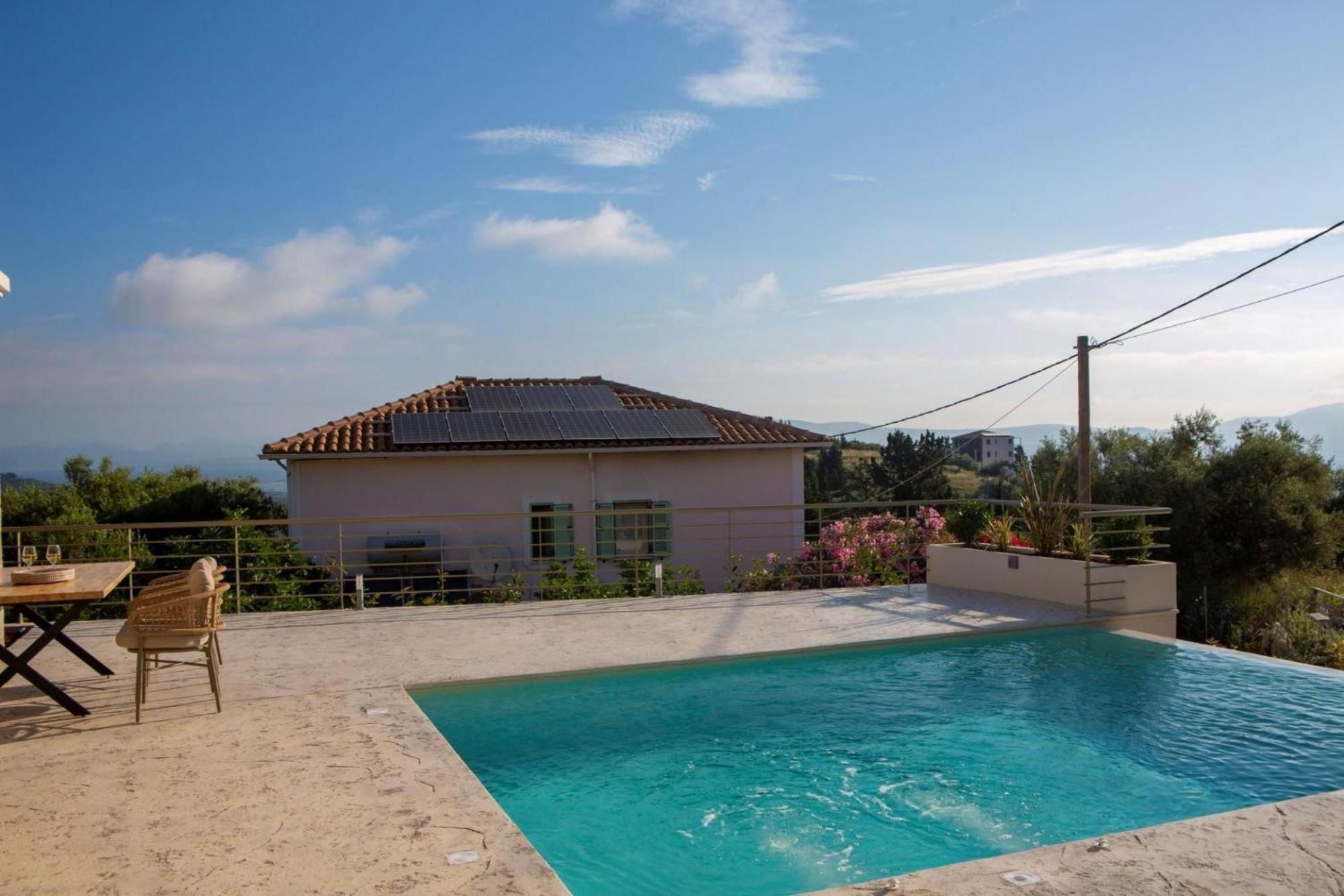 Veramente With Sea View Villa