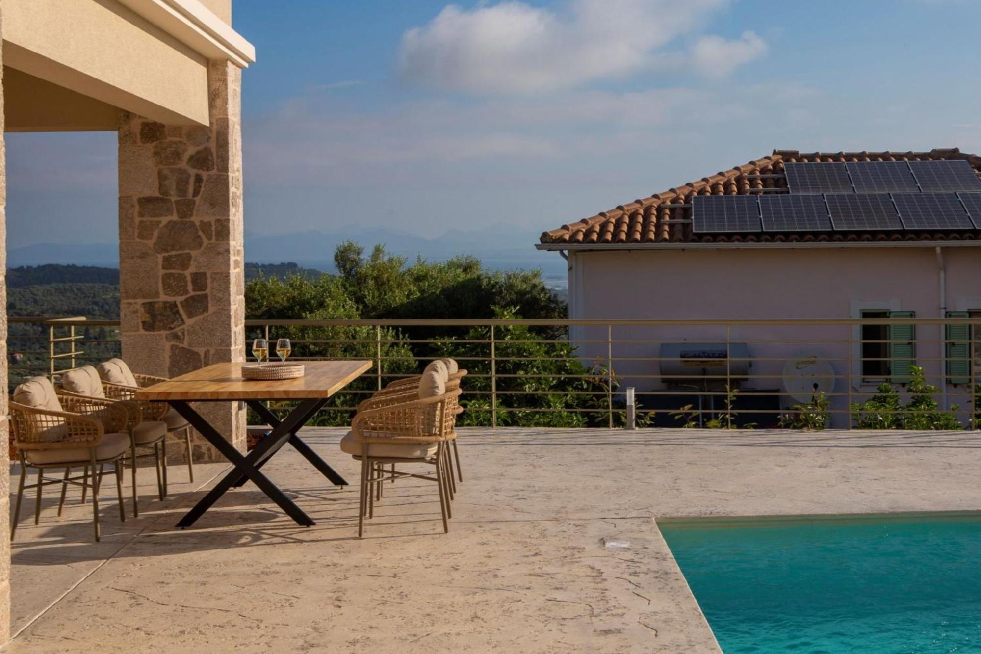 Veramente With Sea View Villa