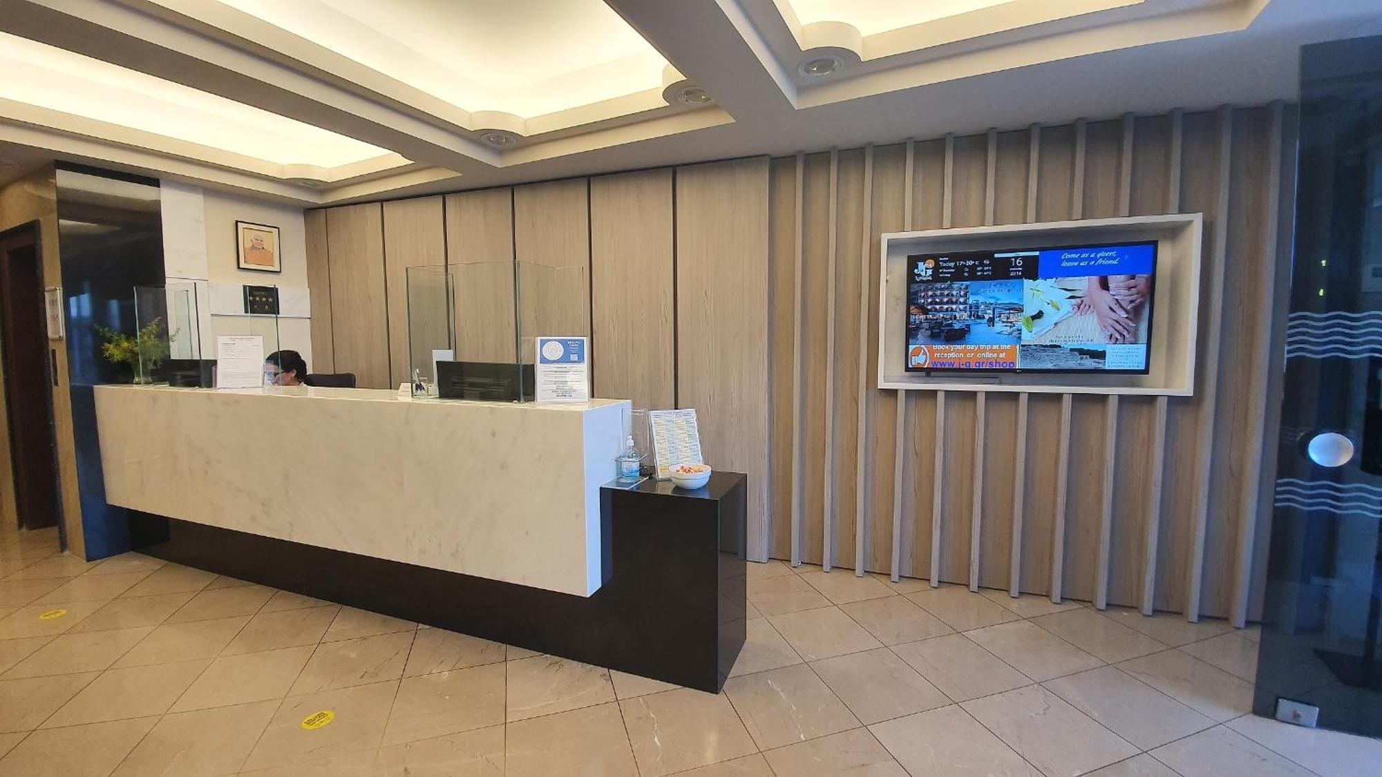 Hotel John & George 4*