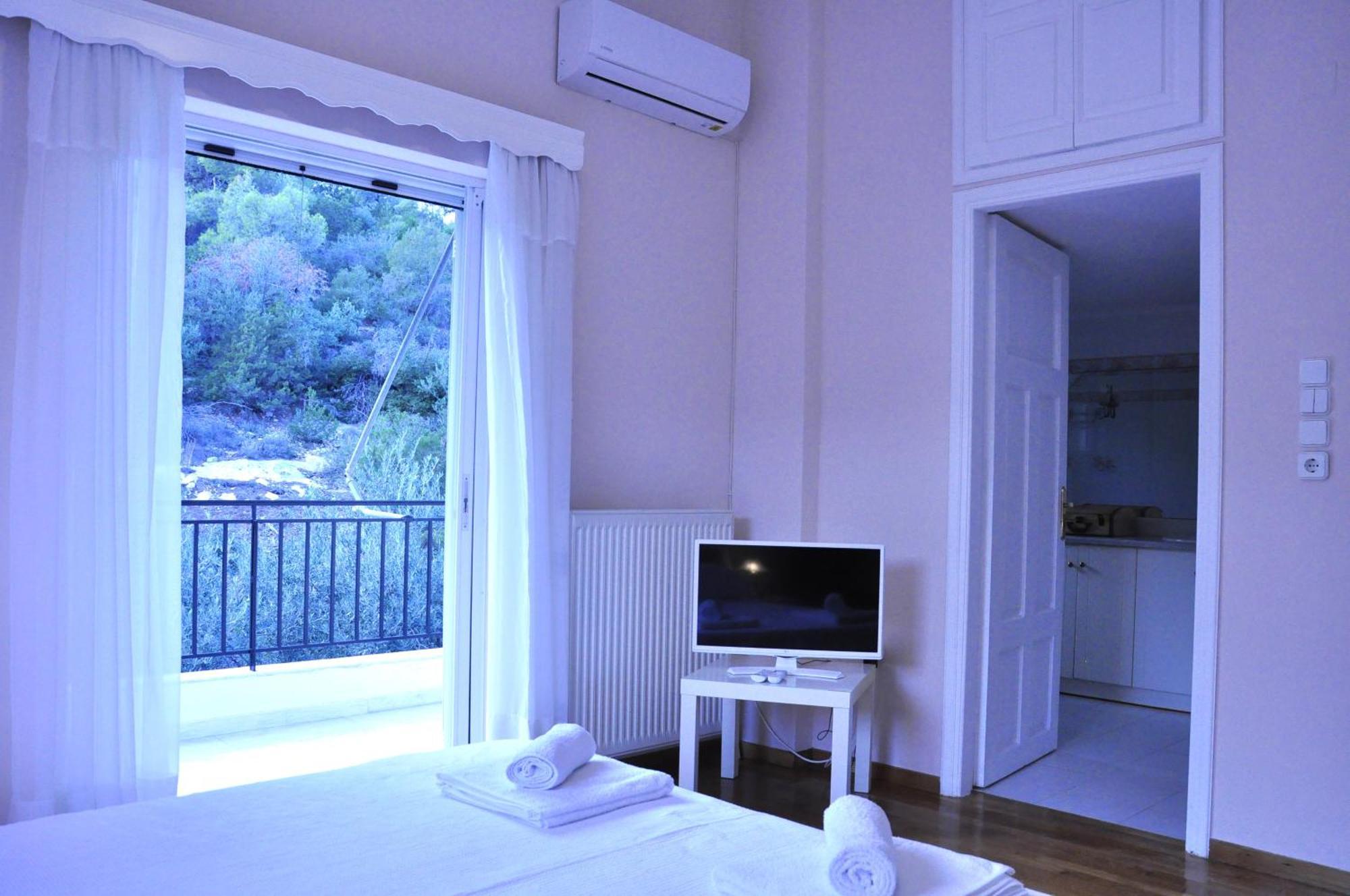 Elli Villa *