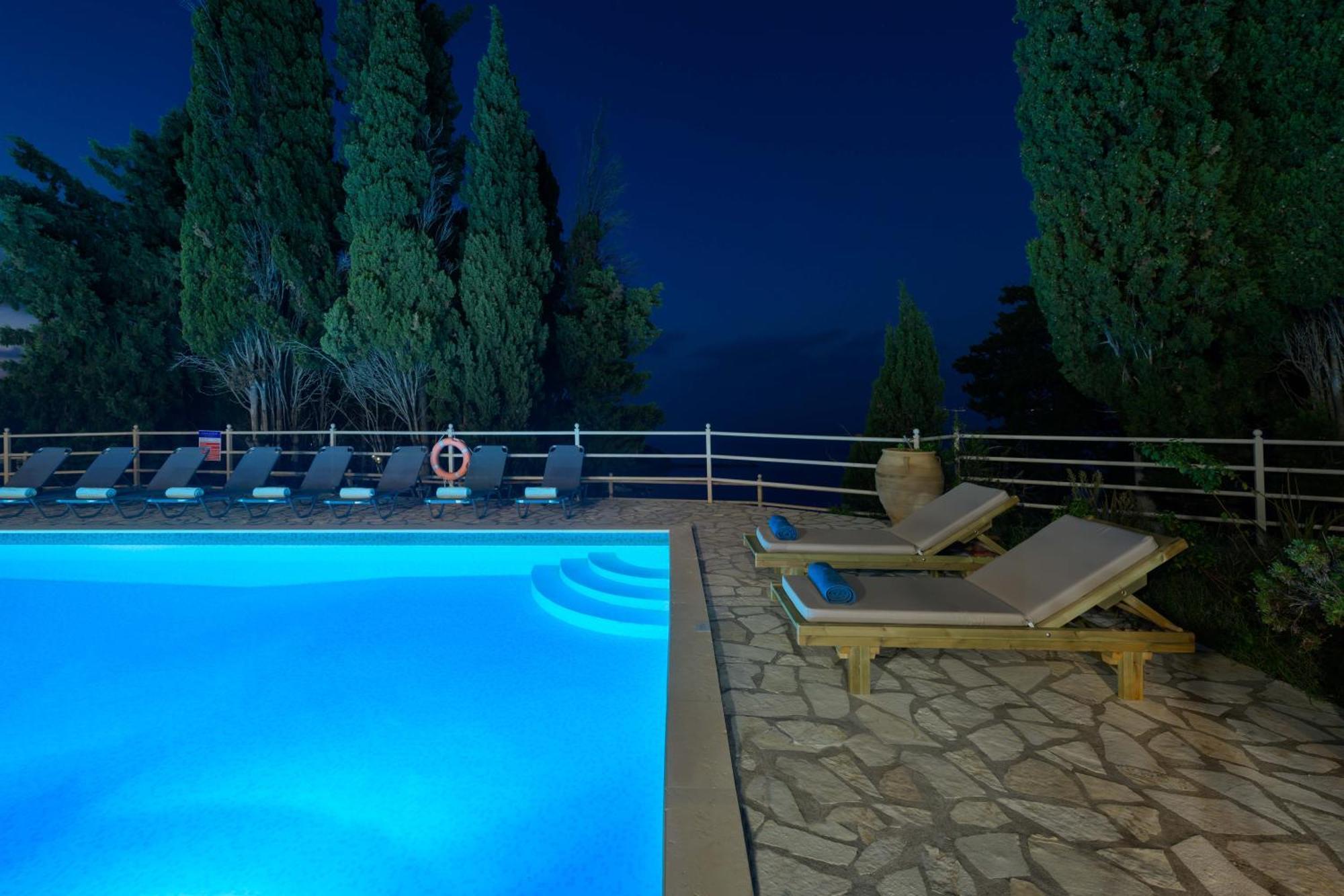 Pangolas Paxos Apartment