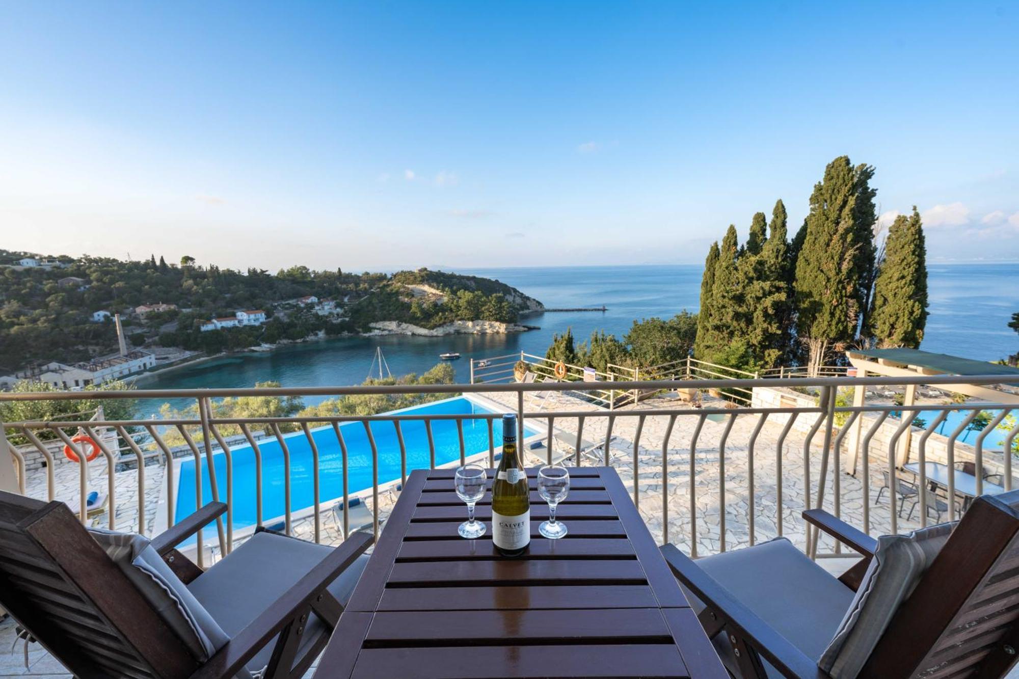 Pangolas Paxos Apartment