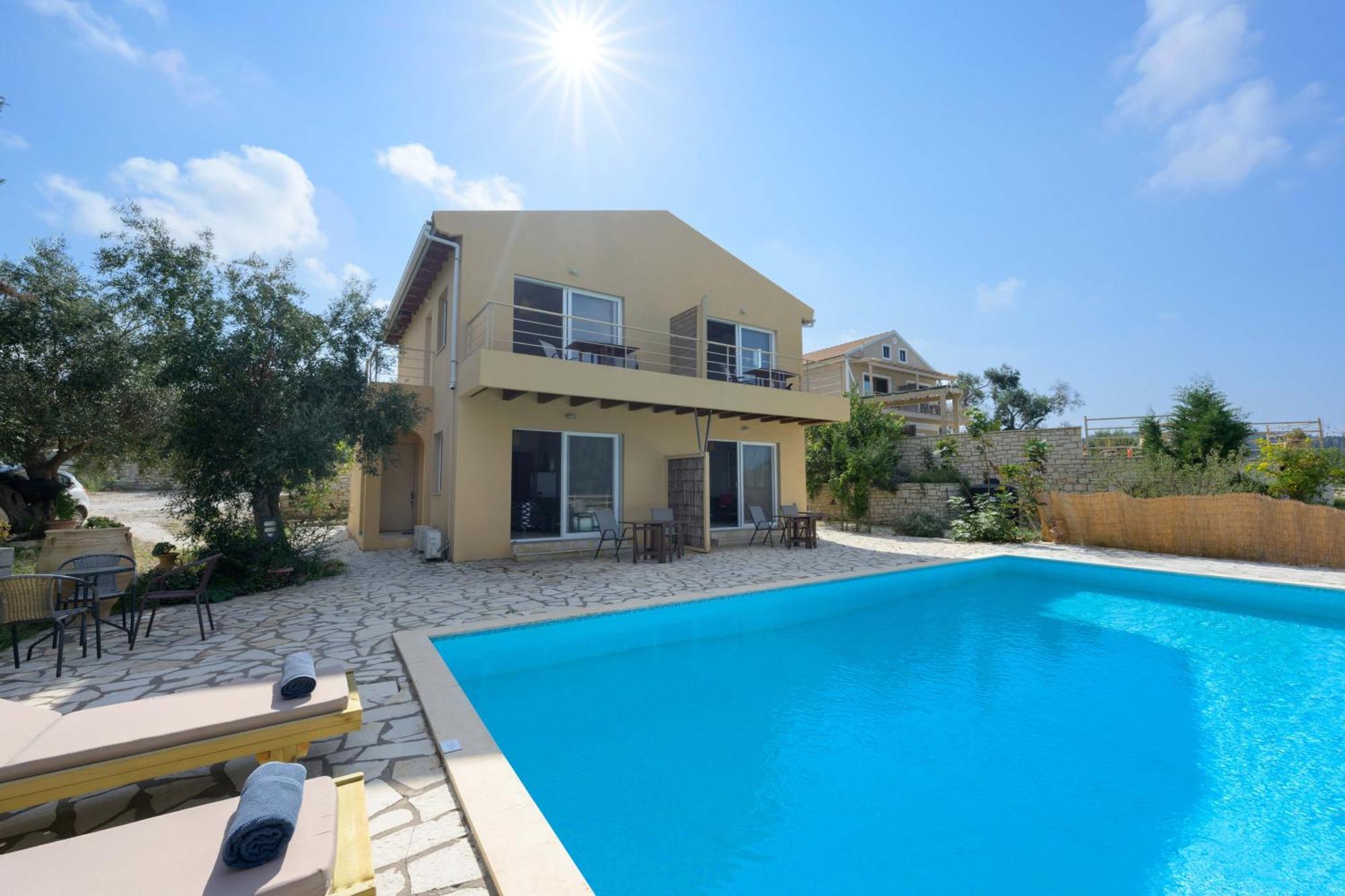 Pangolas Paxos Apartment