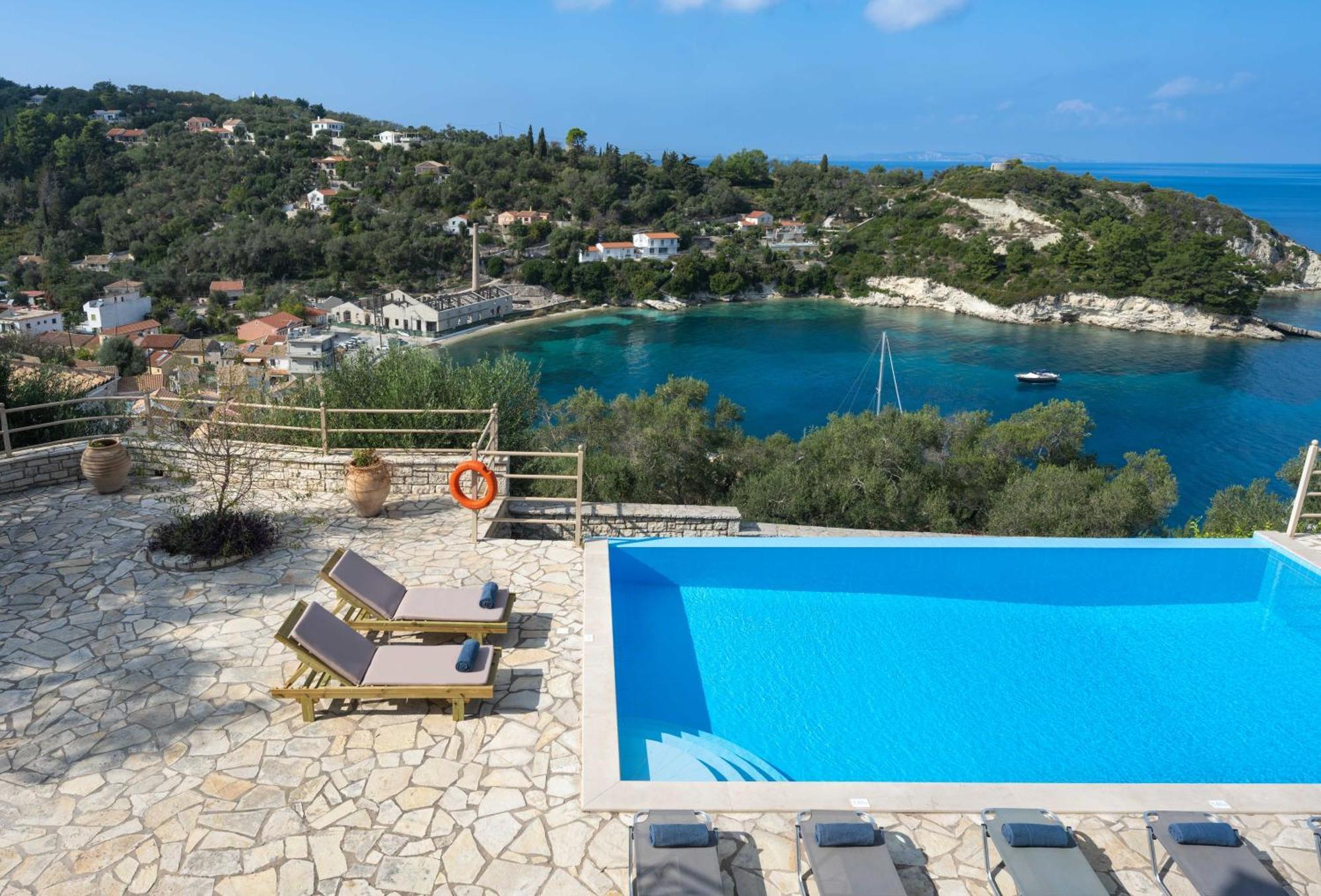 Pangolas Paxos Apartment *